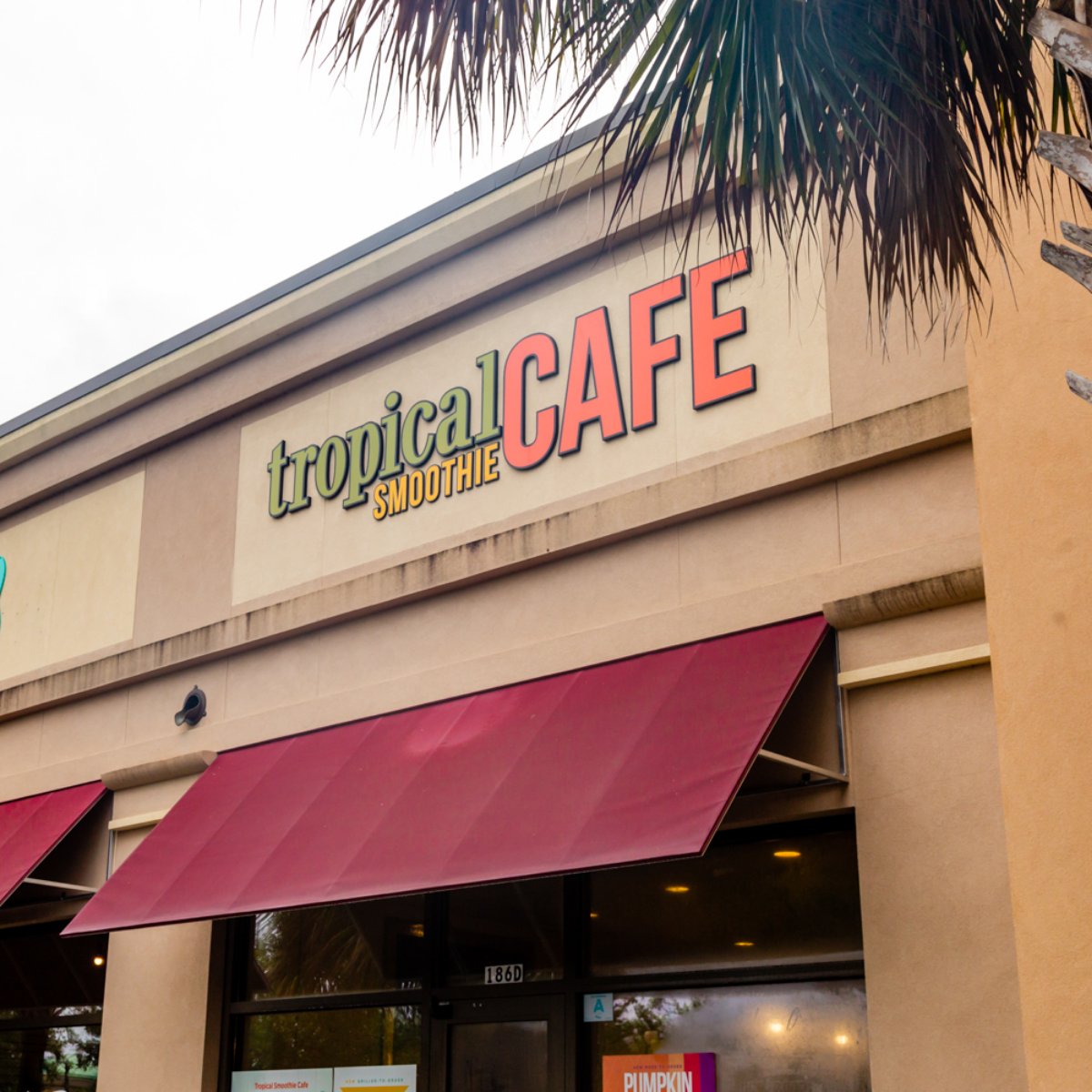TSCDanielisland's tweet photo. May your days be merry and bright. Happy holidays from all of us here at Tropical Smoothie Cafe! https://t.co/W0xKRG23I8