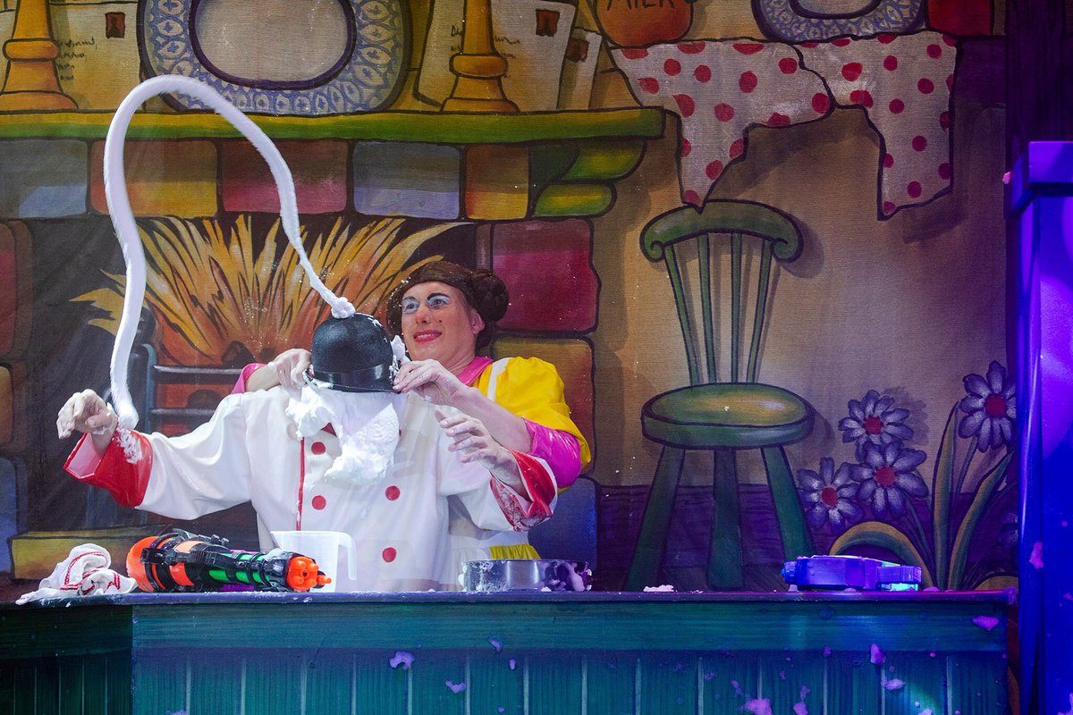 We’re having great fun in panto land! #panto #sleepingbeauty #pantomime #theatre #whatson #christmas #festive #beccles #suffolk #hesbehindyou