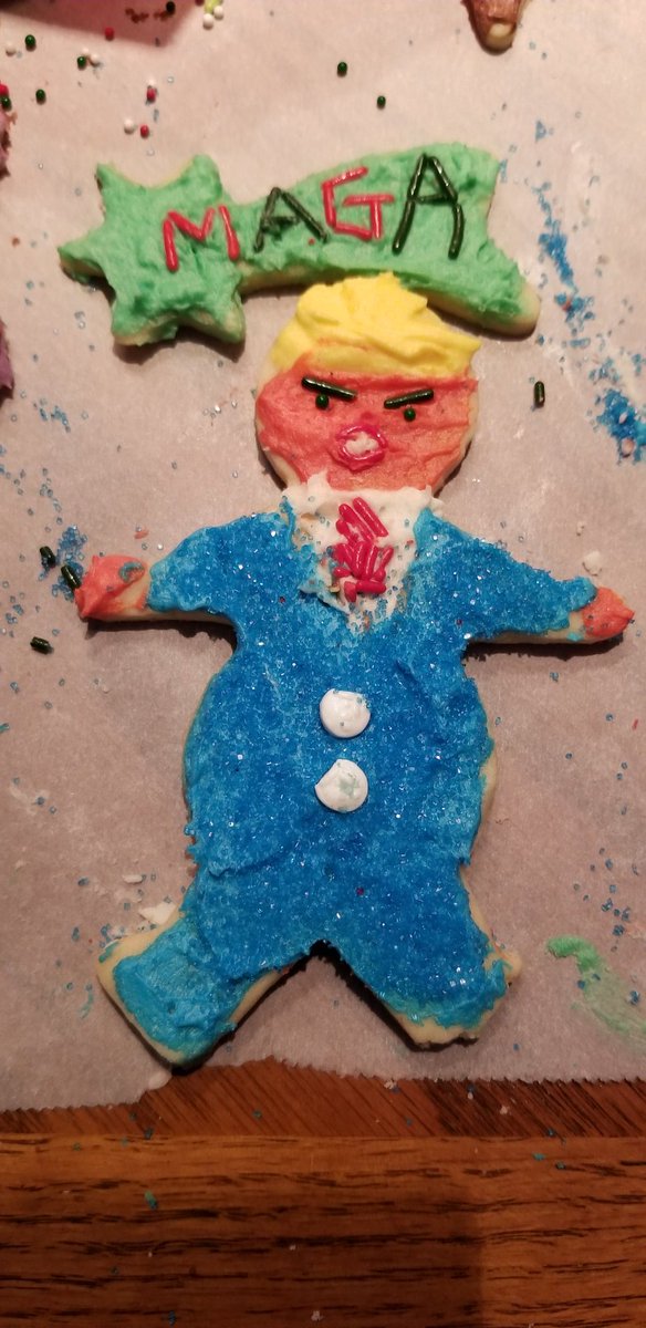 nerdaycope's tweet photo. Thanks @realDonaldTrump for giving my government working dad some time off and for increasing the number of unemployed this Christmas. It's a shame you aren't as sweet (or as stylish) as this cookie. https://t.co/bVnW7lfKI2