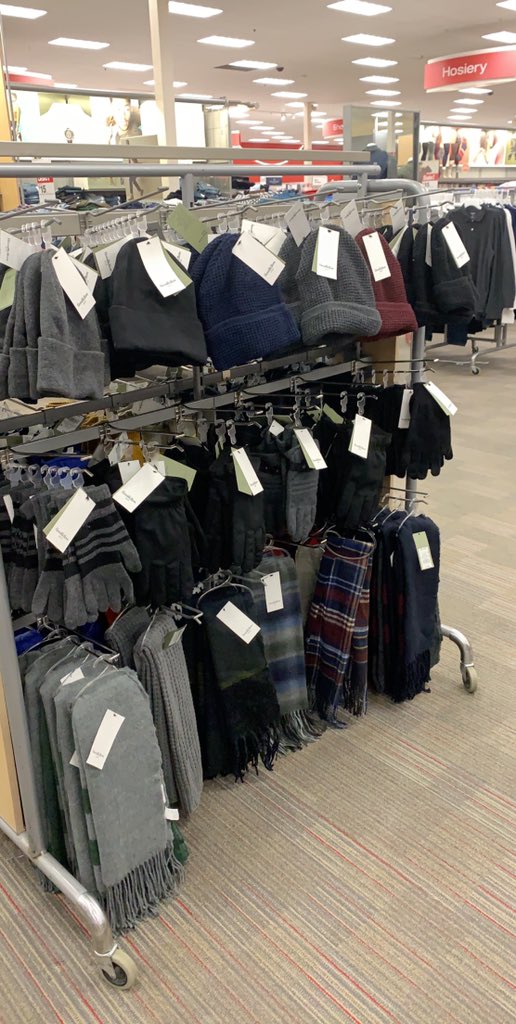 S/O to #TwitterlessSaima for ensuring Men’s head and hand are filled/zoned through this busy busy weekend 🧢❄️