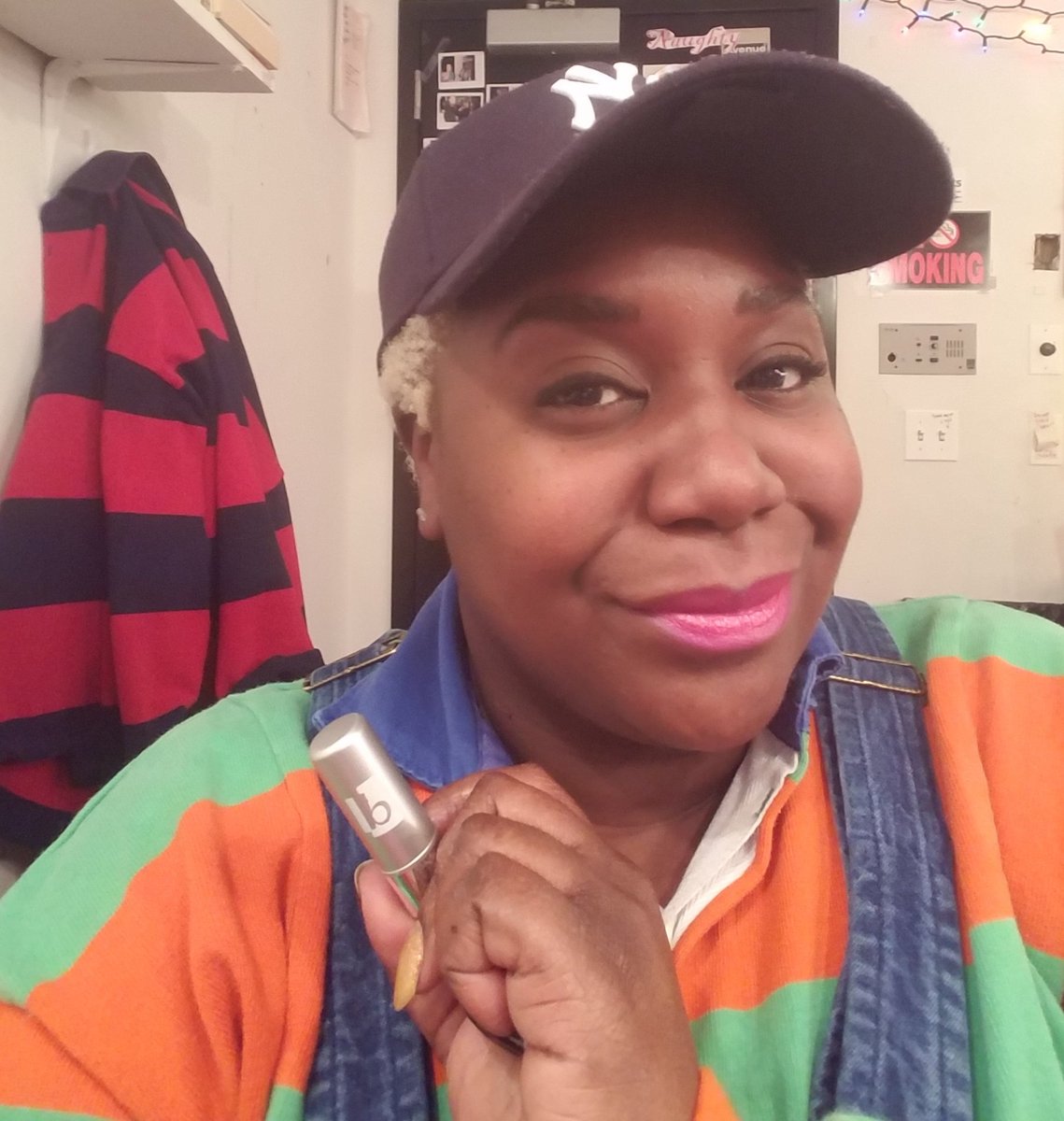 just_Lacretta's tweet photo. You can be as LOUD as the hell you want when you're between shows! Thank you @dstylemakeup for this awesome lipstick. I'm still fawning over how beautiful I was at the premiere last week! Too bad G.C. can't wear this @avenueqmusical ๐๐ ๐คฃ๐คฃ๐คฃ #intermissionbeauty #betweenshows https://t.co/Ahihg2zm2D