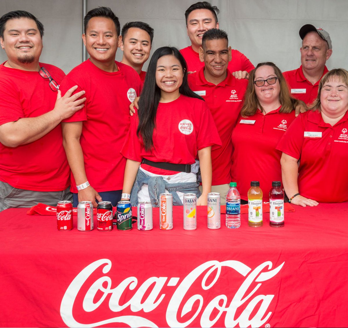 SOSoCal's tweet photo. Thank you Reyes Coca-Cola for being a partner of #SpecialOlympics and keeping #SOSCAthletes and volunteers hydrated at the competitions. #coke #cocaacola #WeAreSOSC #ThankYou #RefreshTheFeed https://t.co/6tnagDpCGr