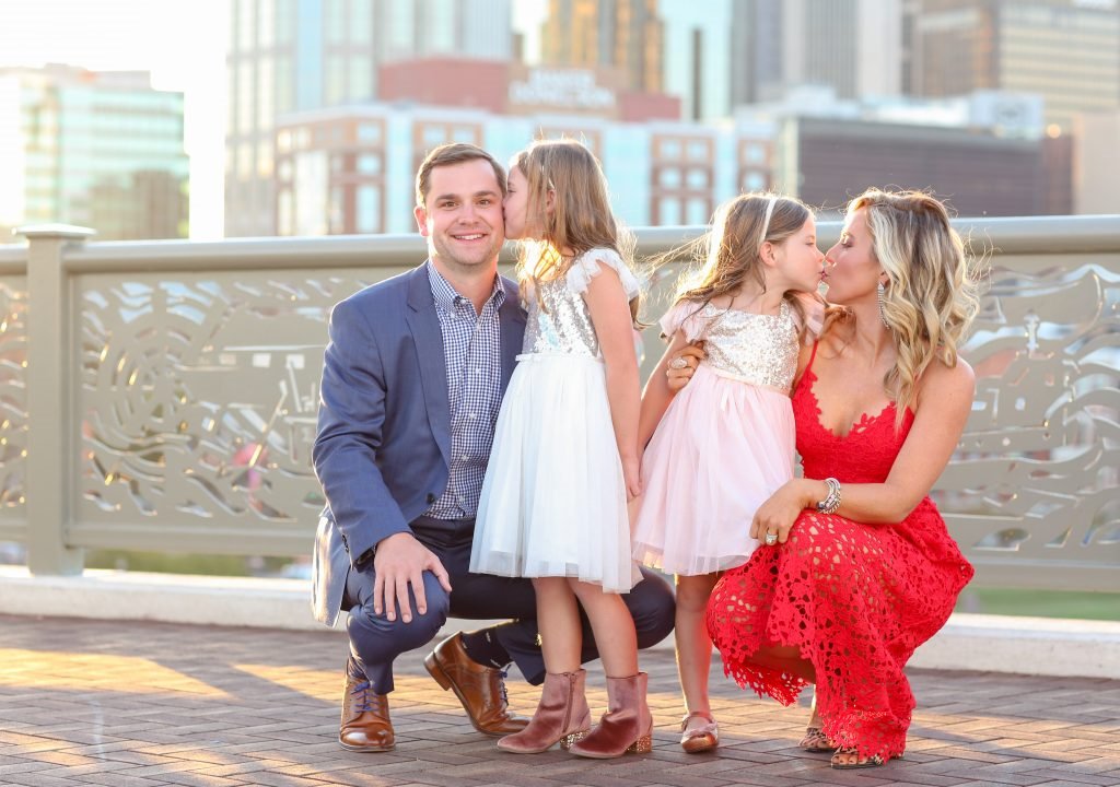 Ohubbcom's tweet image. Handle the holidays like a boss by making smart and confident financial decisions that don’t break the bank.  Natasha shares her tips here  tap.fit/By6Fja1gV to help keep your #HolidayVibes festive and jolly.