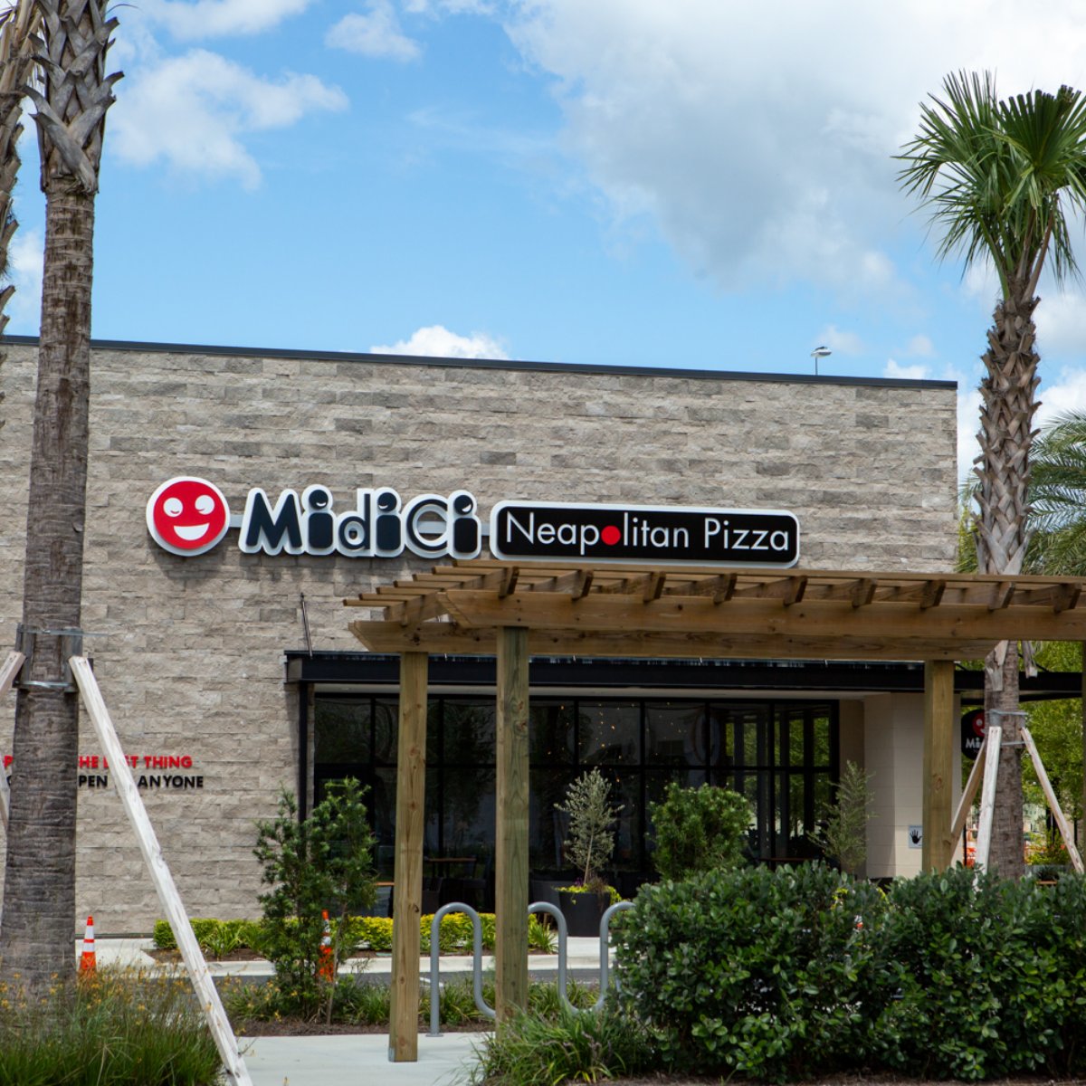 MidiciGnv's tweet photo. From our pizza-loving family to yours, we wish you a very merry Christmas, Gainesville! https://t.co/jF7a4mex2C