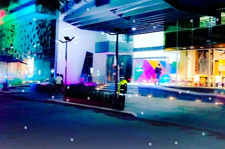 SoyNaucalpan's tweet photo. El domo de un restaurante de Green Plaza Lomas Verdes se rompió y causó lesiones a tres personas. Dos de los afectados fueron atendidos en el sitio por paramédicos de Cruz Roja y una mujer fue trasladada a un hospital de la zona. #NotiNauc https://t.co/PFRbMje6iL