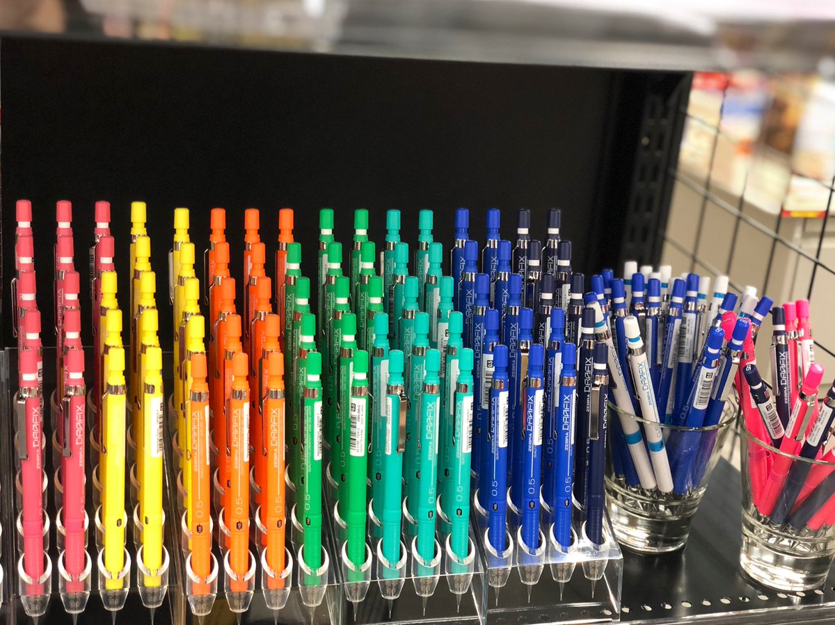 sl1668's tweet photo. 【高コスパ!! 製図用シャープ!!!】
ゼブラのドラフィックスが新入荷♪
プラスチックですが、グリップが
しっかりしてるので軽くて疲れにくい
のが特徴です。
#DRAFIX #芯の硬度表示 #0.5mm
#製図用入門 #イラスト描きさんにも
#TSUTAYA柏駅前店 #柏二番街 #文具
#柏で文房具と言ったらココ https://t.co/sGxMJfwLTG