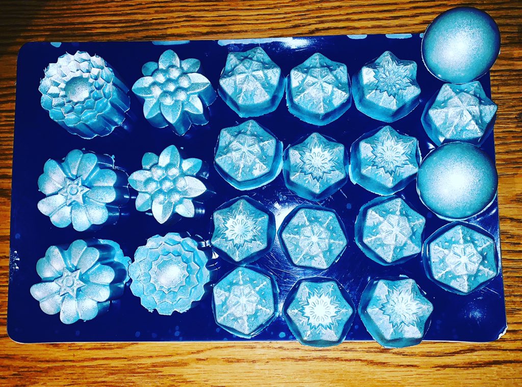 Are these not the cutest ever?? I just took these awesome FLOATING SOAPS out of the molds. They are scented in Lavender, Amber, and peppermint. We will have these available very soon #FloatingSoap #StacheSoapWorks #BathSoap #snowflakes #flowers #snowballs