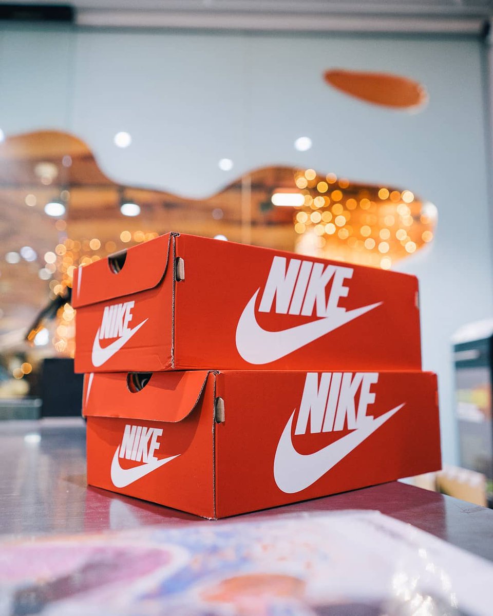 TheLinkAngel's tweet photo. making a public directory on the website with hundreds of sneaker retailers and other cool streetwear/high-end shops soon https://t.co/9HRuk7pKME
