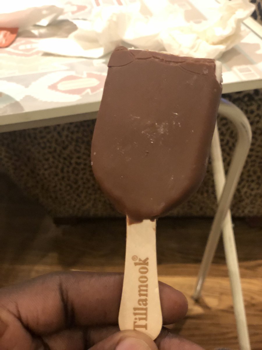 Eric_Obeng's tweet photo. Hey @TillamookCheese is this the new diet bar? #whereisthetop https://t.co/NVaglz1FrL