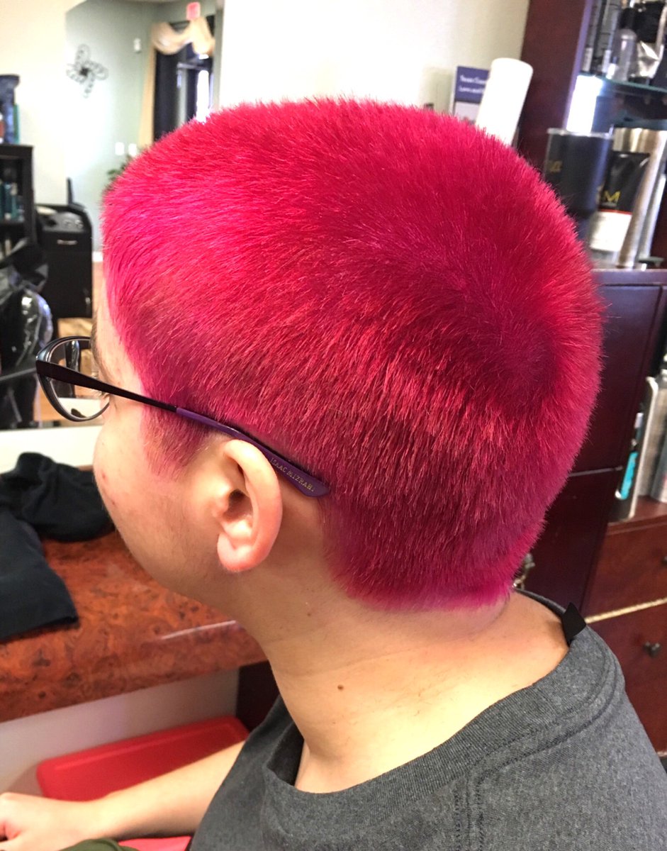HRadcat's tweet image. Andy’s favorite hot pink 💖 #framesi #framesicolor #pink #pinkhair #shavedhair #ShortHairDontCare #brighthair