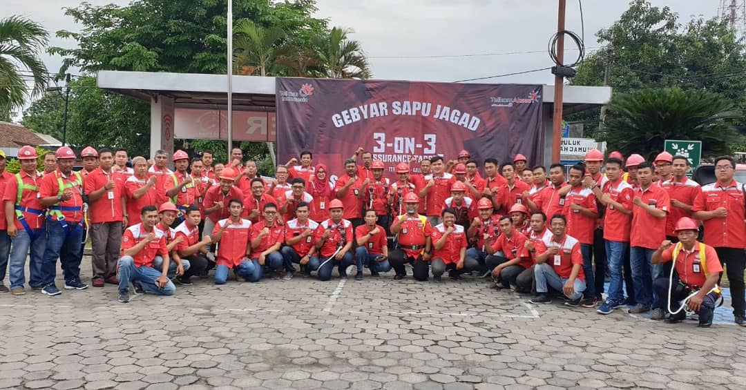 Gebyar Sapu Jagad berbasis target 3 on 3 Assurance dipimpin oleh GM <a href="/putrodewanto/">putro dewanto</a> digelar pada Senin (24/12).
Apel Gebyar Sapu Jagad dihadiri pula oleh GM TA Jatim 2 @adrilsuyandri 

#TelkomFuntastic5 #BRIGHTTR5 #SDATREG5 (STO Sukodono) (Area Parkir) <a href="/parwi66/">Parwi</a> <a href="/_funtastic5_/">Funtastic5 TR5</a>
