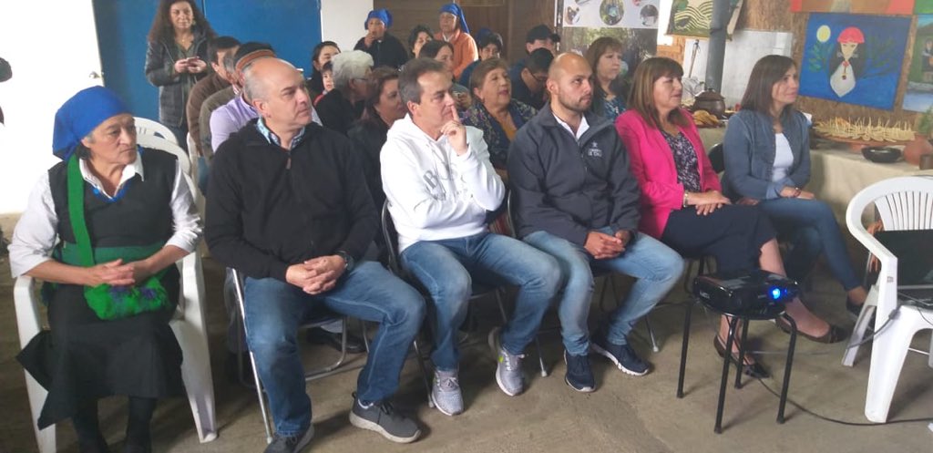 APEREZDEARCE's tweet photo. Para llegar al Desarrollo Integral que busca alcanzar el Gob del Pdte. @sebastianpinera las oportunidades y herramientas deben llegar a todos los sectores❗️
✅Por eso estuvimos junto a Alcalde de @muniriobueno Luis Reyes y Cores, en importante muestra, en el sector de #CunCun🇨🇱 https://t.co/T2QbAzBiUv
