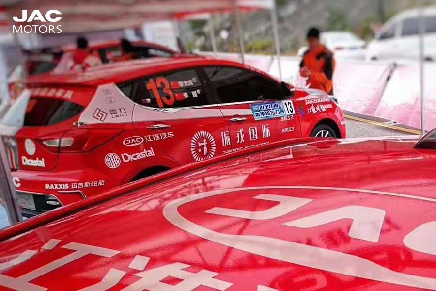 jacmotorsglobal's tweet photo. Steep grades and sharp turns! It’s no sweat for the JAC Red Devils team during the 2018 China Rally Championship in the perilous. The team of drivers and mechanics nimbly navigated every hazard and ensured their JAC vehicles were running at peak performance. #JACMotor https://t.co/MYxpMvXvPk