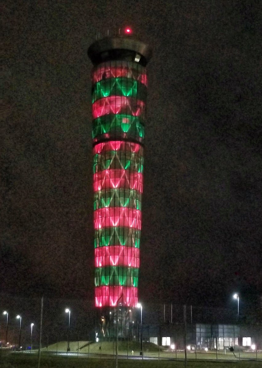 DAY_IntlAirport's tweet photo. Trees are great and all, but have you seen our tower?🎄Thanks to everyone who chose Dayton for their holiday travels this year! https://t.co/yM7Pmn0yPZ #airporttwitter #christmas #happyholidays https://t.co/j8Kzq47Ymt