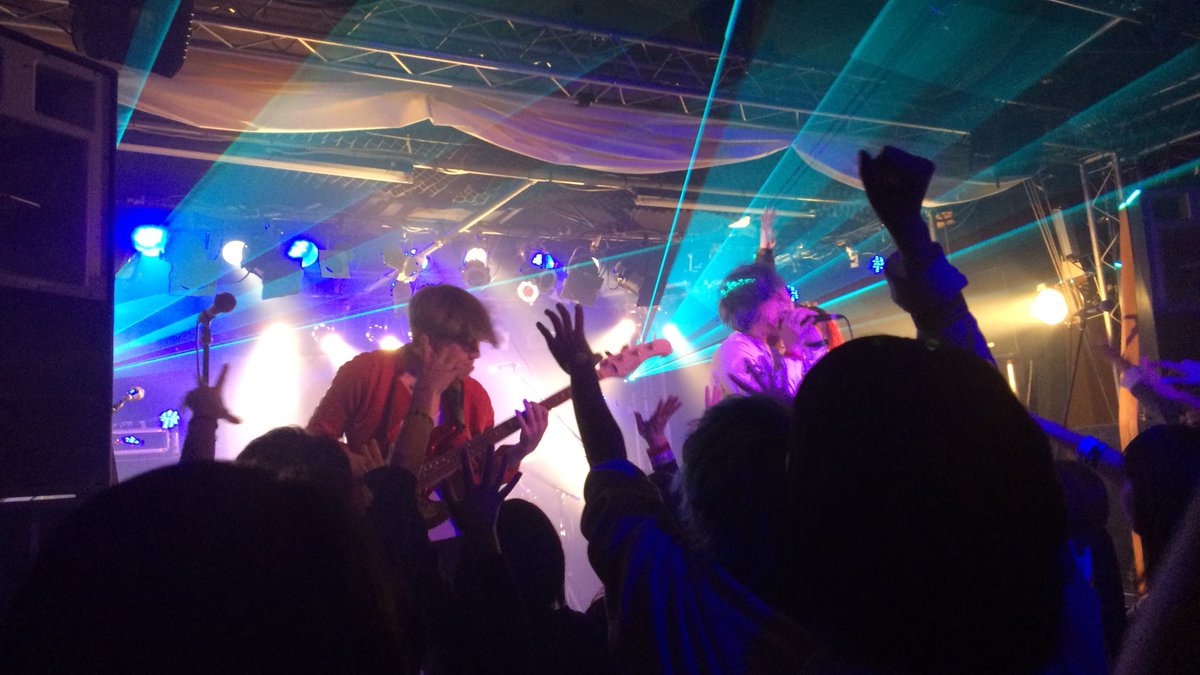 tobby_candy_'s tweet photo. 先日のHANABOBI(@hanabobi)ワンマン最高だった（＾Ｏ＾）！！
ライブ面白いから絶対見に行った方が良い👀
そしてめちゃくちゃ人気者👏👏

https://t.co/qtJBIDMtW4

@PUNKDRUNKERSPDS のカタログにも載ってるからチェックだ👀！ https://t.co/4DRDQqnxT1