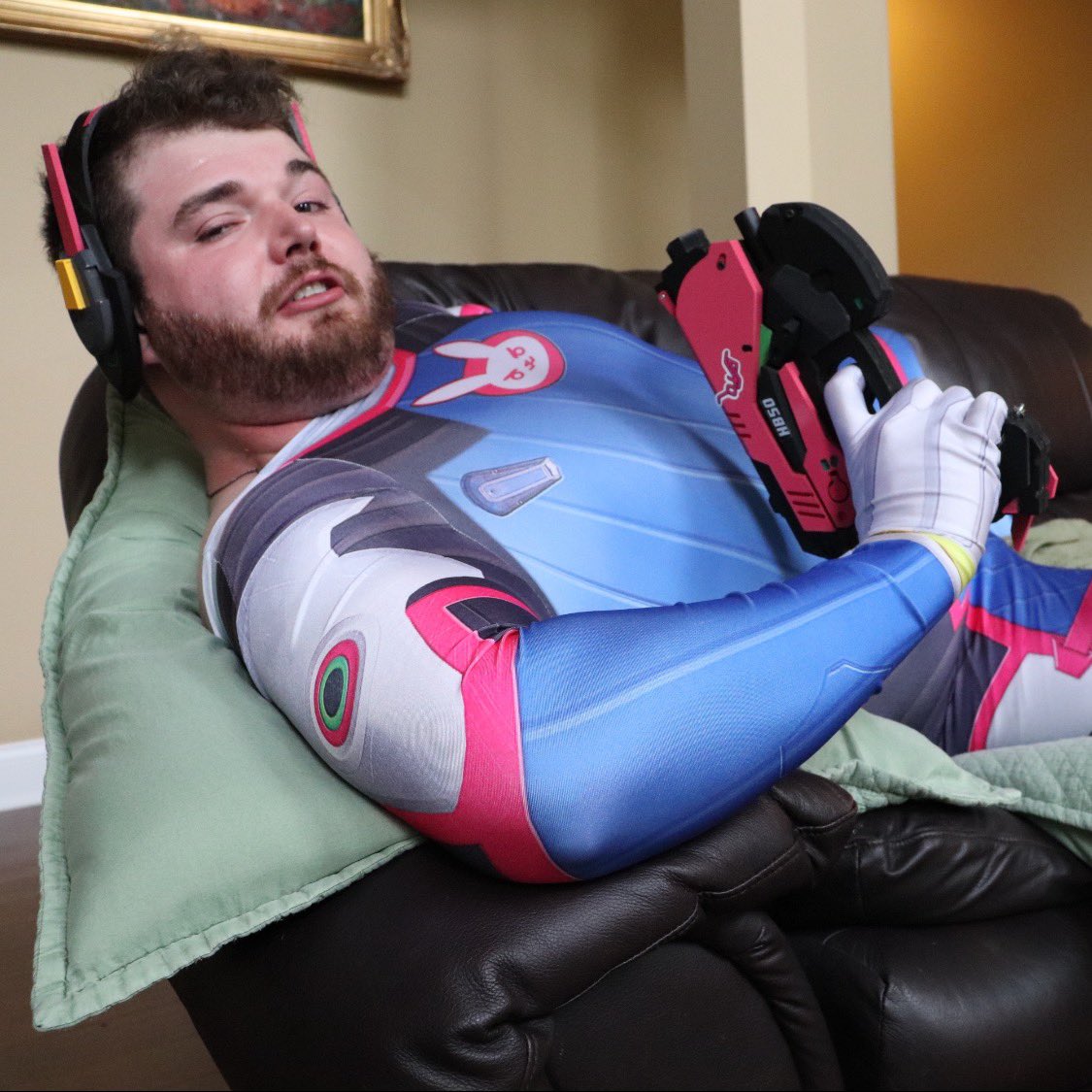 fourzer0seven's tweet image. To the mf who broke into my house last night, how did it feel when you met the suga momma of the house? Be happy she got to you before we did 💁🏼‍♀️🐼