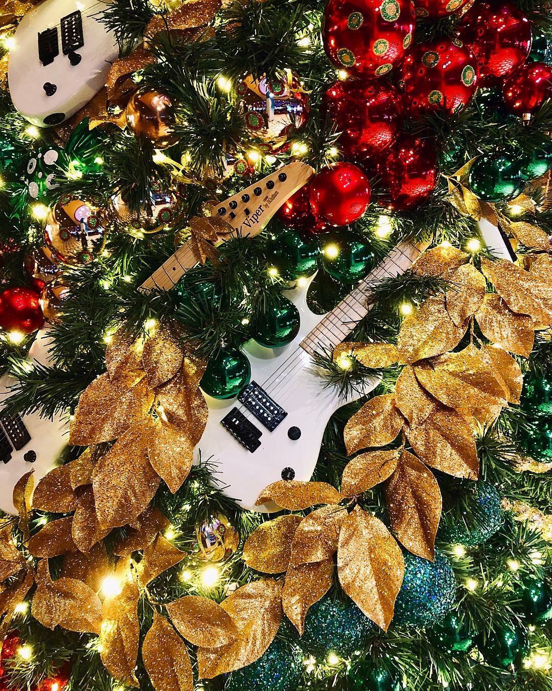 Hard Rock Cafe Universal Citywalk Osaka クリスマスイブ ですね Wonderfulchristmastime で Christmasbabypleasecomehardrockcafe です そして Iwishitcouldbechristmaseveryday だったらいいな クリスマスソング ハードロックカフェ 18年の