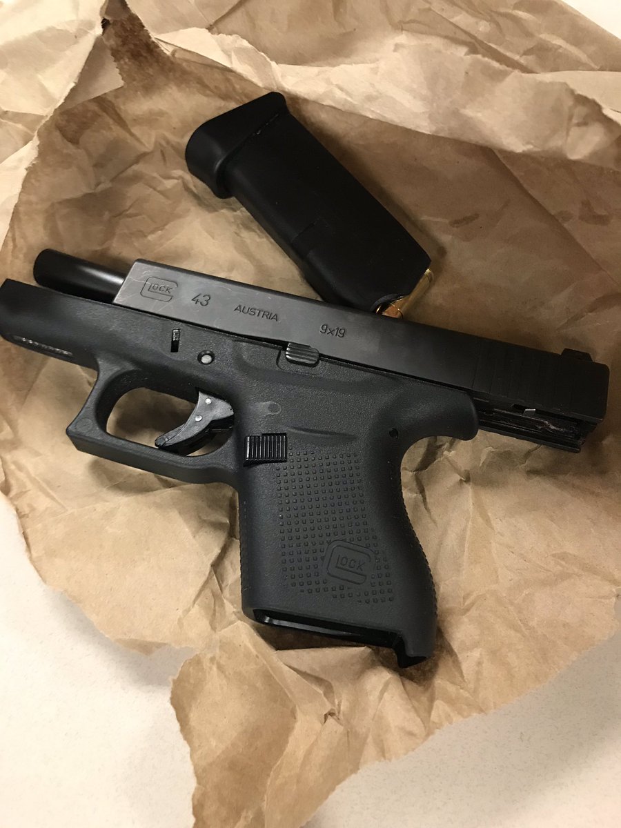 PCPappy's tweet photo. No Christmas breaks for Toronto police @TPS43Div officer was involved this afternoon With a shoplifter who was resisting arrest During the altercation the male was in possession of a fully loaded firearm. Luckily nobody was hurt #gunrecovered #Police #arrested #toronto https://t.co/096QOaOFqE