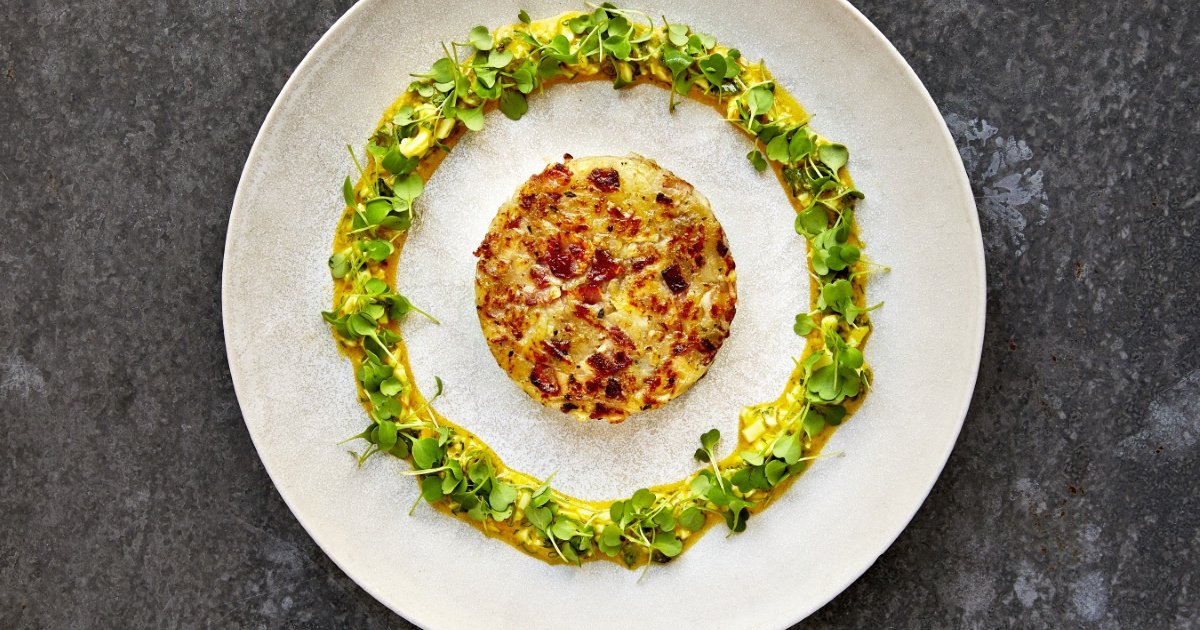 gbchefs's tweet photo. It's #ChristmasEve &amp; holiday #brunch beckons.  Try @adamgraychef of @Devonshire_Club Smoked Bacon Potato Cakes &amp; Soft Egg He's our #gbccookbook Chef of the Day   👨‍🍳  with this recipe 📖  Our eBook version is only £4.99 for a fab last minute Xmas Gift👇🎁 https://t.co/T5zQBu5NZT https://t.co/AhR2Die4SC