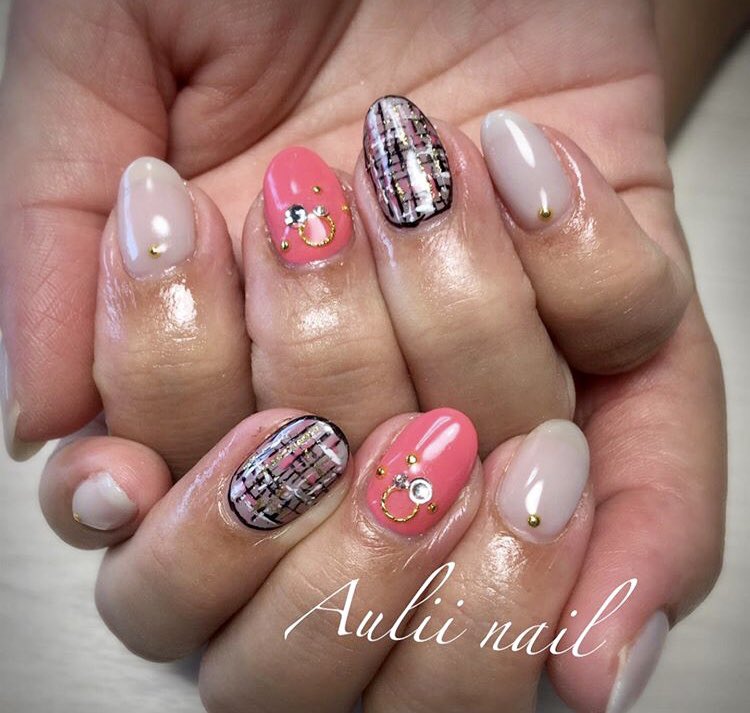 Nail Salon Aulii沖縄市 お客様ネイル 迷いに迷ってツイードネイル カラーの組み合わせがナイスです ありがとうございました ネイルサロンaulii ツイードネイル 冬ネイル ブラックネイル ジェルネイル 沖縄市ネイル 隠れ家サロン