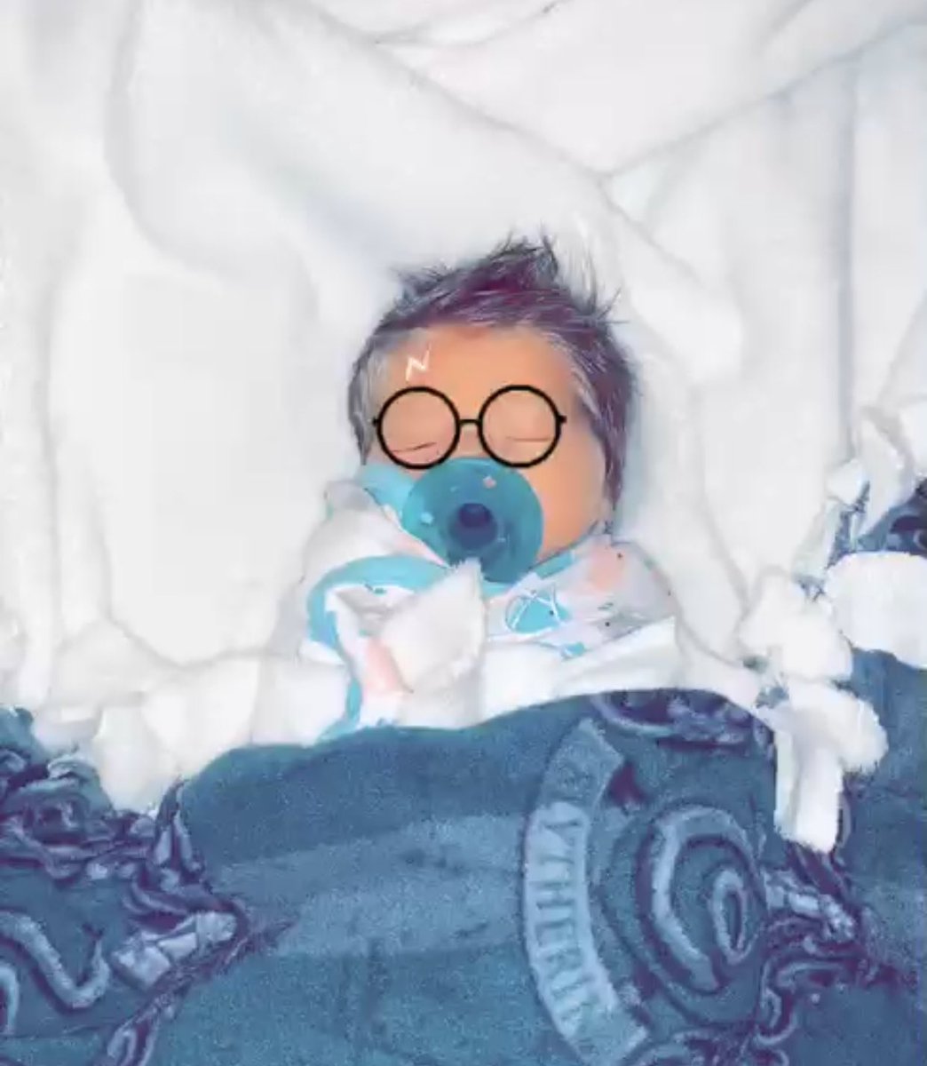 portertrains's tweet photo. I’m pretty sure I have the coolest baby around. It helps that her big sister @maddieporteer is pretty awesome. #HarryPotter https://t.co/X1CXctIYVQ