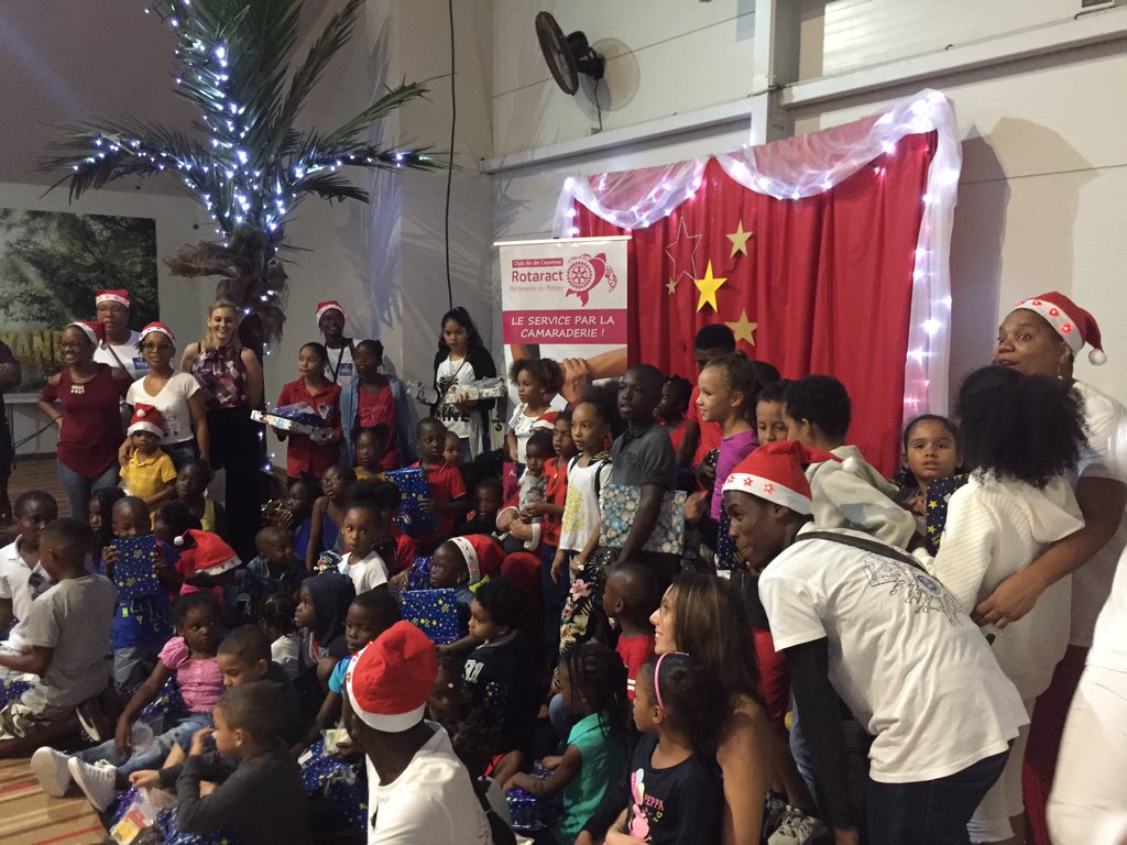 LoicZed's tweet photo. Remise de cadeaux aux enfants avec le ROTARACT de Cayenne. Merci aux secours Catholique de Cayenne. 👍🏼 https://t.co/WY656CQEIk