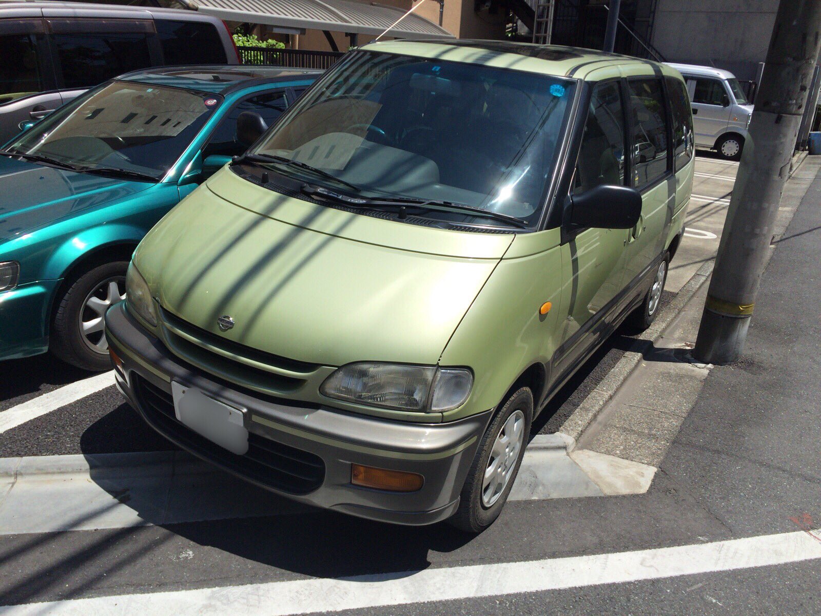 自分が見たことのない珍しい色の車を貼る Twitter Search Twitter
