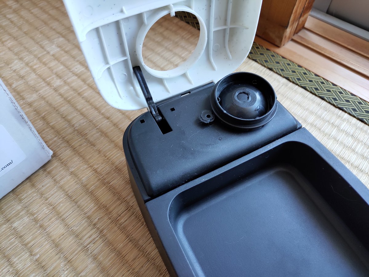 私は今朝 自動えさやり機を壊して中身を食べました 首から札をぶら下げて反省させられる猫ちゃんがかわいい Togetter 私は今朝 自動えさやり機を壊して中身を食べました 首から札をぶら下げて反省させられる猫ちゃんがかわいい Togetter