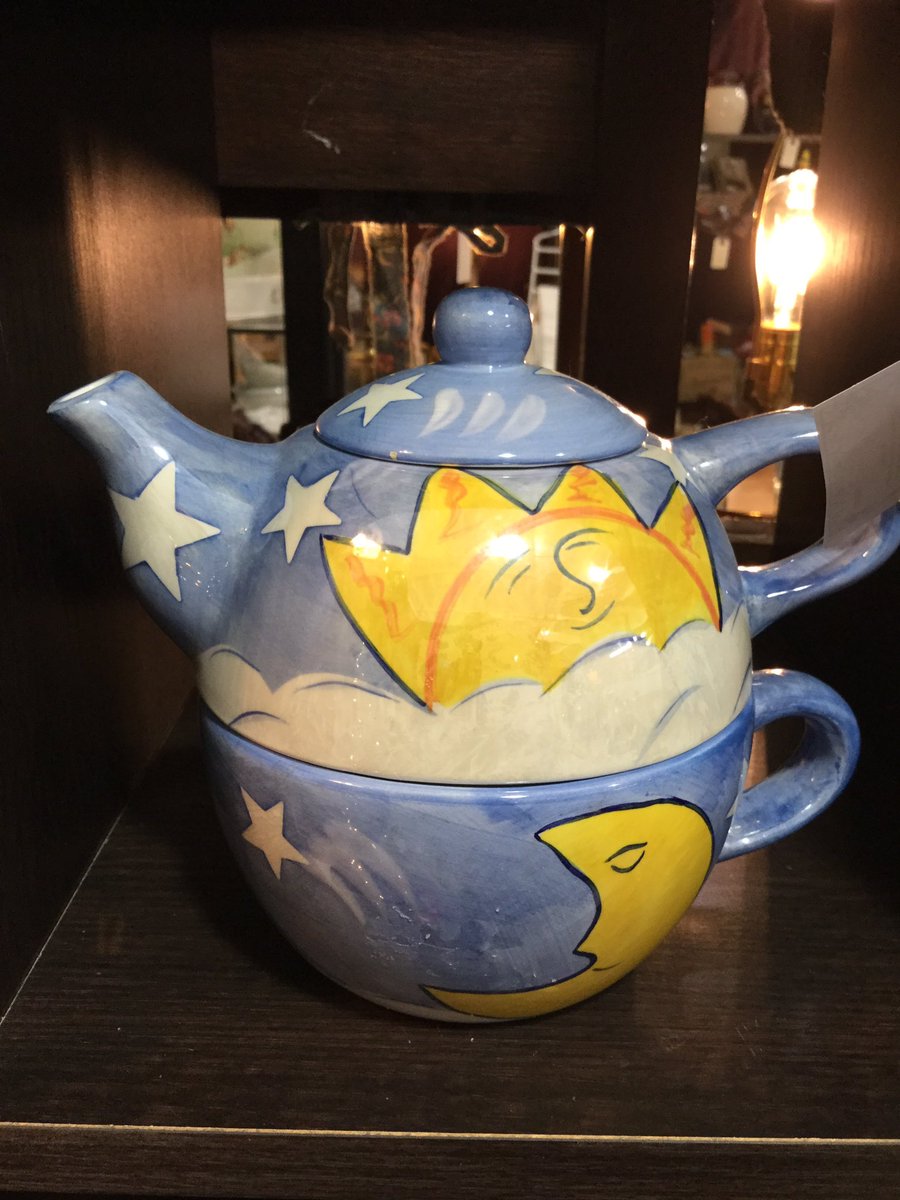Gratefulmuse's tweet photo. Happy Festivus for the rest of us! Yes Bagels.  We put in some great gifts in our booths at Midtown Mercantile Merchants in Tucson. Perfect for your last minute rush. Open till 3 tomorrow. #Fesivus #lastminutegifts #Tucson #Arizona #vintage #bar #teacups #decorations #Fun https://t.co/XuSMhBwfNe