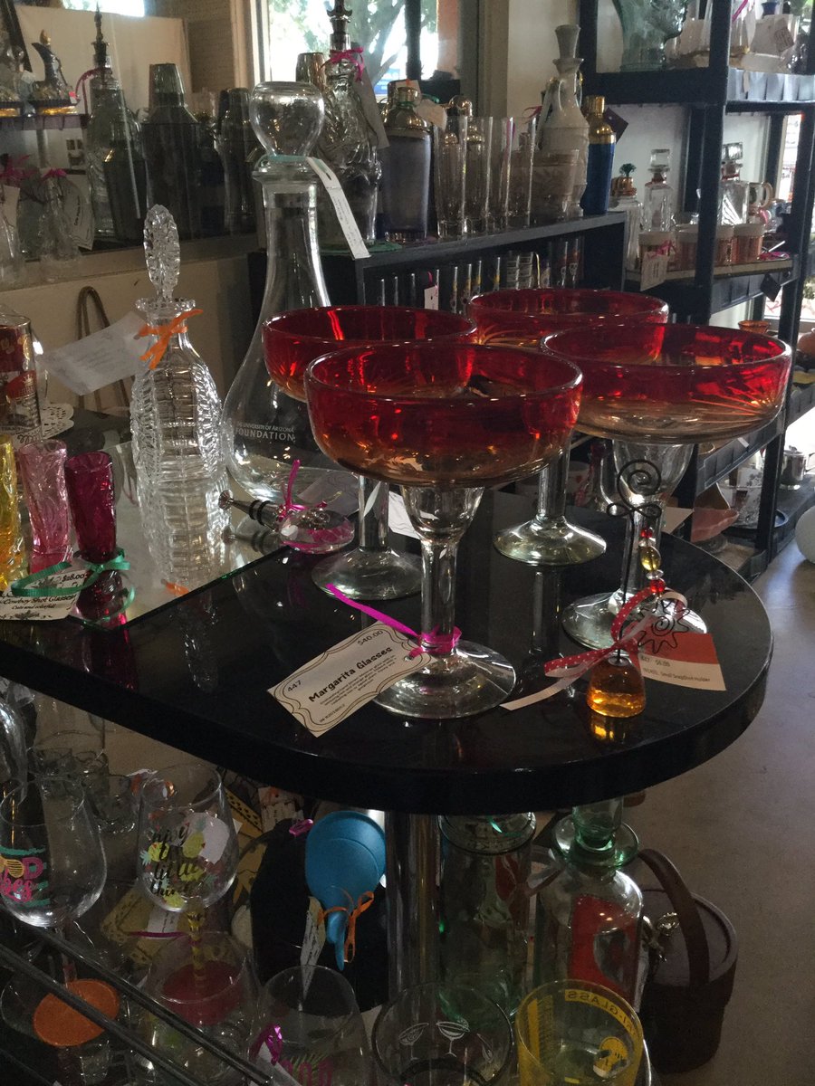 Gratefulmuse's tweet photo. Happy Festivus for the rest of us! Yes Bagels.  We put in some great gifts in our booths at Midtown Mercantile Merchants in Tucson. Perfect for your last minute rush. Open till 3 tomorrow. #Fesivus #lastminutegifts #Tucson #Arizona #vintage #bar #teacups #decorations #Fun https://t.co/XuSMhBwfNe
