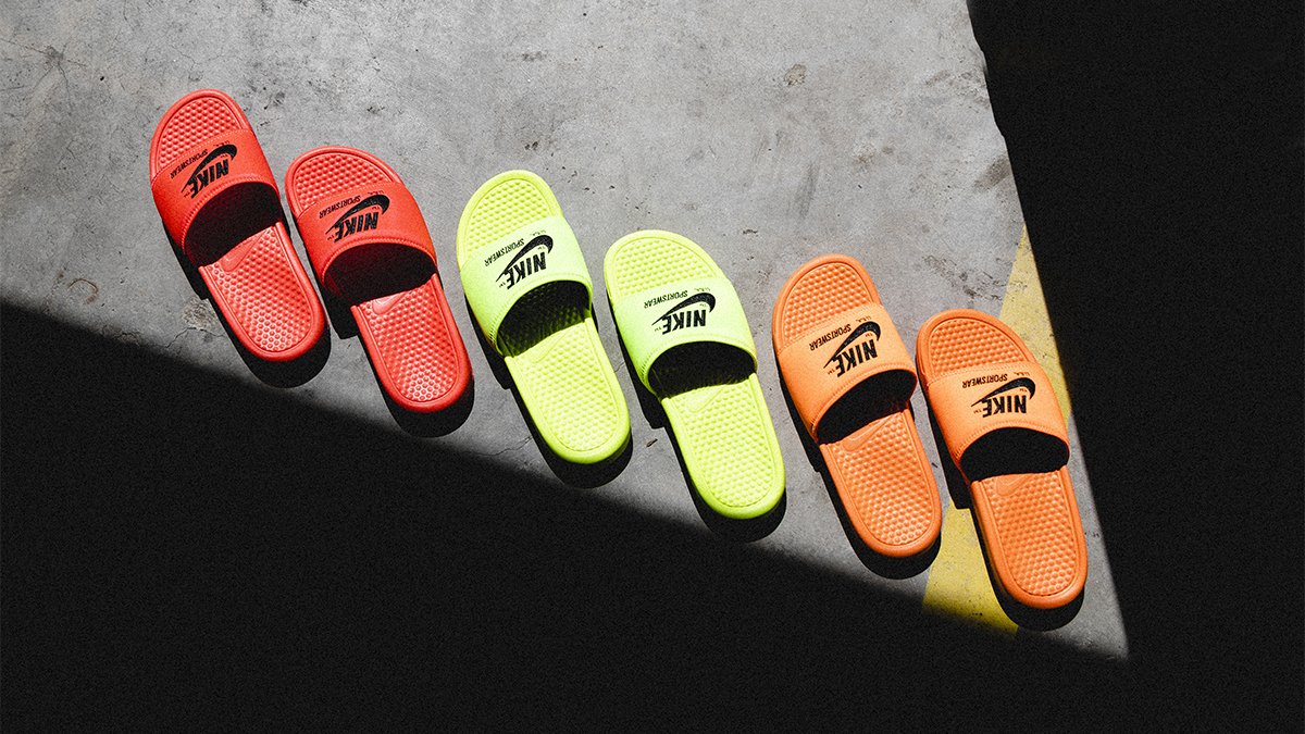 nike sportswear benassi text slides