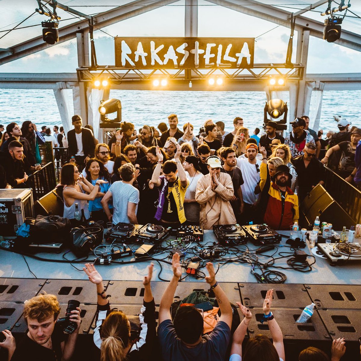 Rakastella_'s tweet photo. What was your favorite moment from the extended back to back sunrise set by #Dixon and #Âme at #Rakastella2018? https://t.co/SUzh4B5fTo