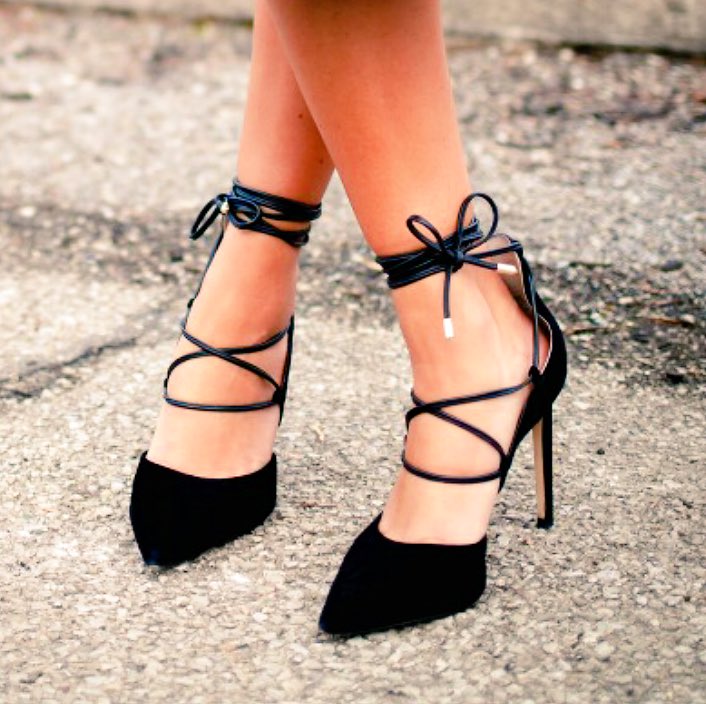 RockstudReality's tweet photo. I already miss the lace-up trend... @Sam_Edelman #Laceup https://t.co/hAE2Sg61w2
