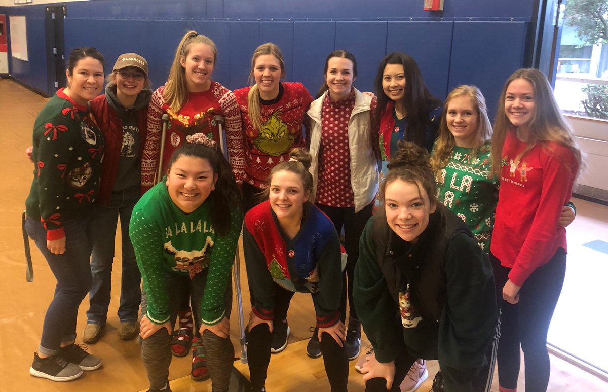 DallasDragonVB's tweet photo. Shout out to these girls for spending Saturday morning volunteering at Dallas Christmas Cheer to help families in need of food for the holidays! ♥️🎅🏼🎄#bettertogether https://t.co/PedYnrkfJC
