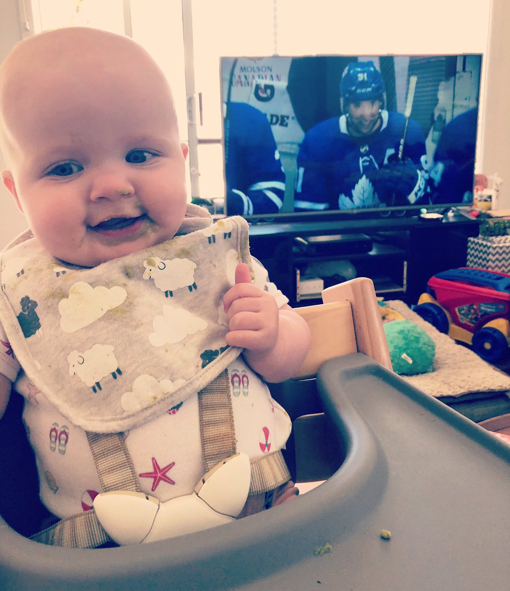 Leafsgirl77's tweet photo. Yes @91Tavares - thumbs up! #otbound #goleafsgo @MapleLeafs #tmltalk https://t.co/CNwWtS56IH