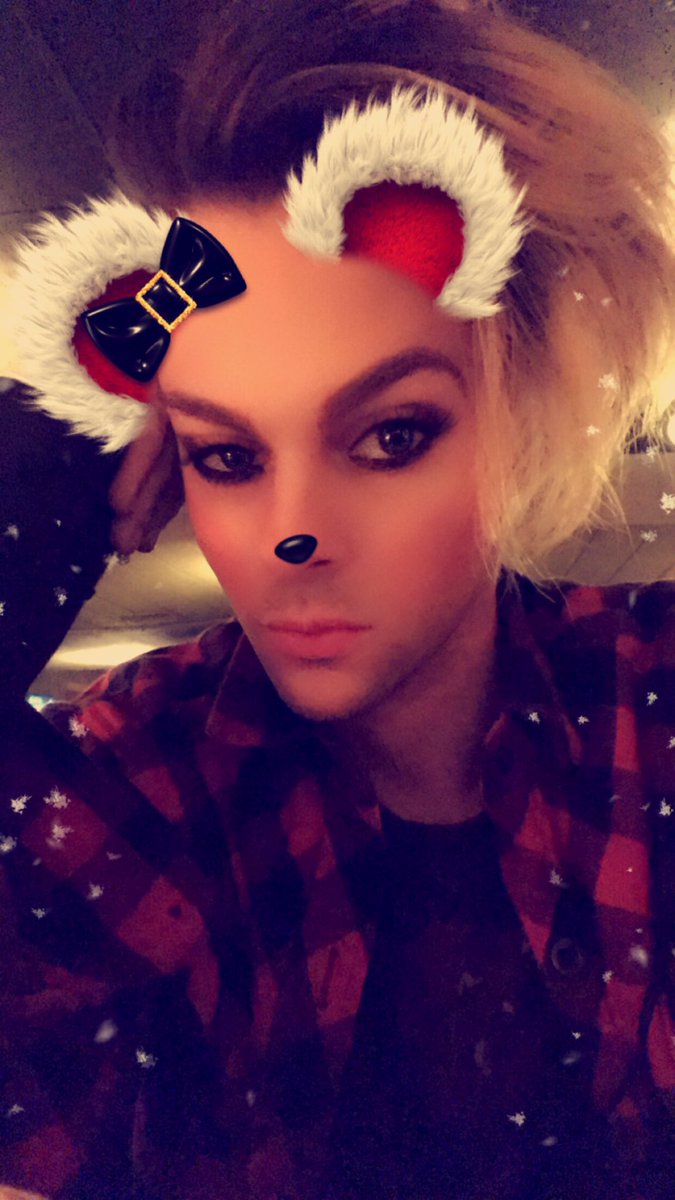 People keep asking about my Snapchat that I never use... so there...
