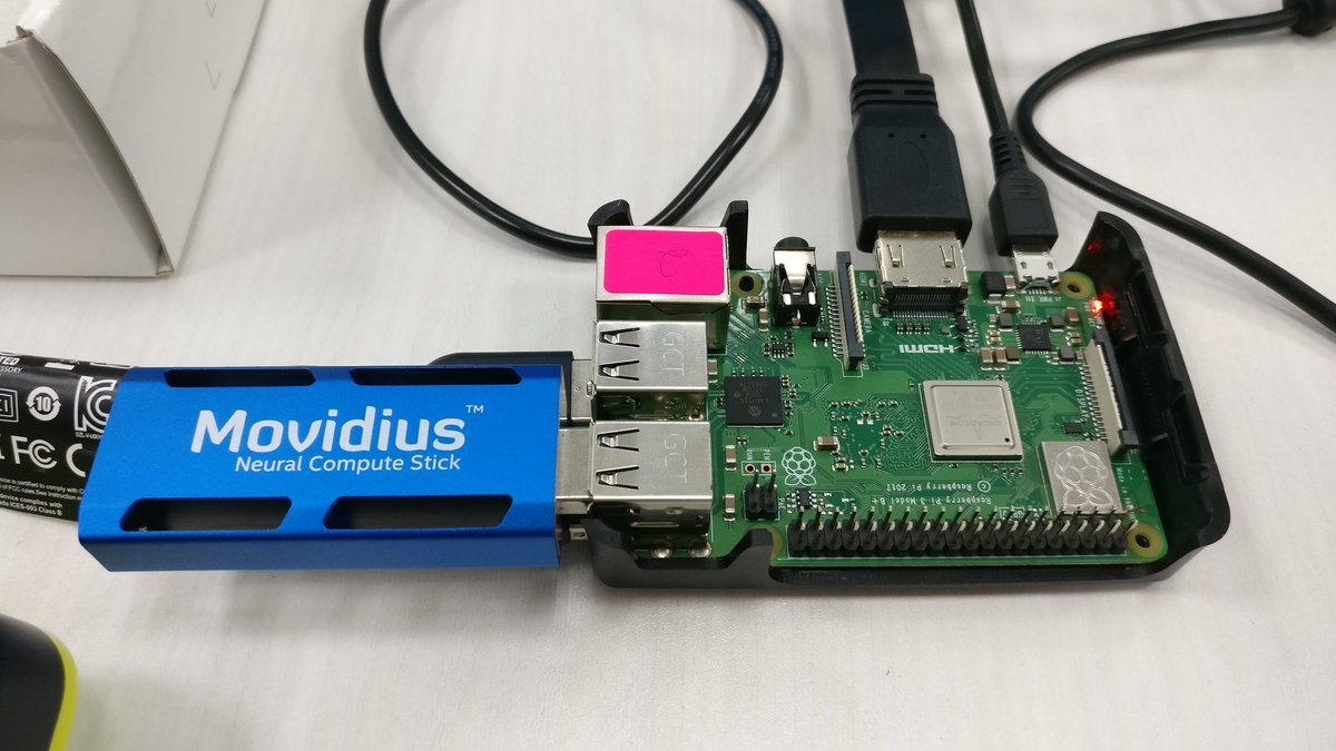 aqildurrani's tweet photo. #intelmovidious #raspberrypi #vpu #neuralcomputestick https://t.co/Hhj9k9O6Bf