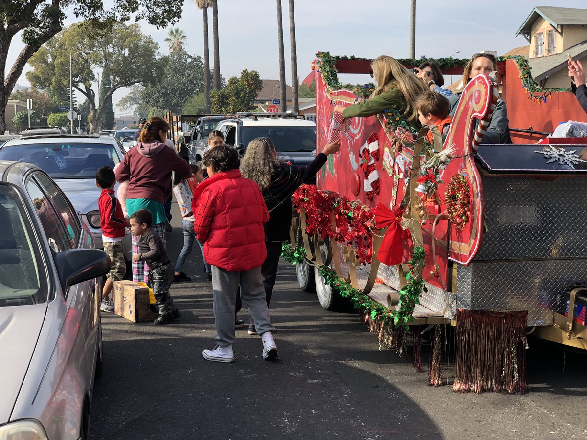 There are no words to describe the feeling of embracing the love of our community. <a href="/NewtonLAPD/">Newton LAPD</a> #SouthPark #SouthLA #LAPD