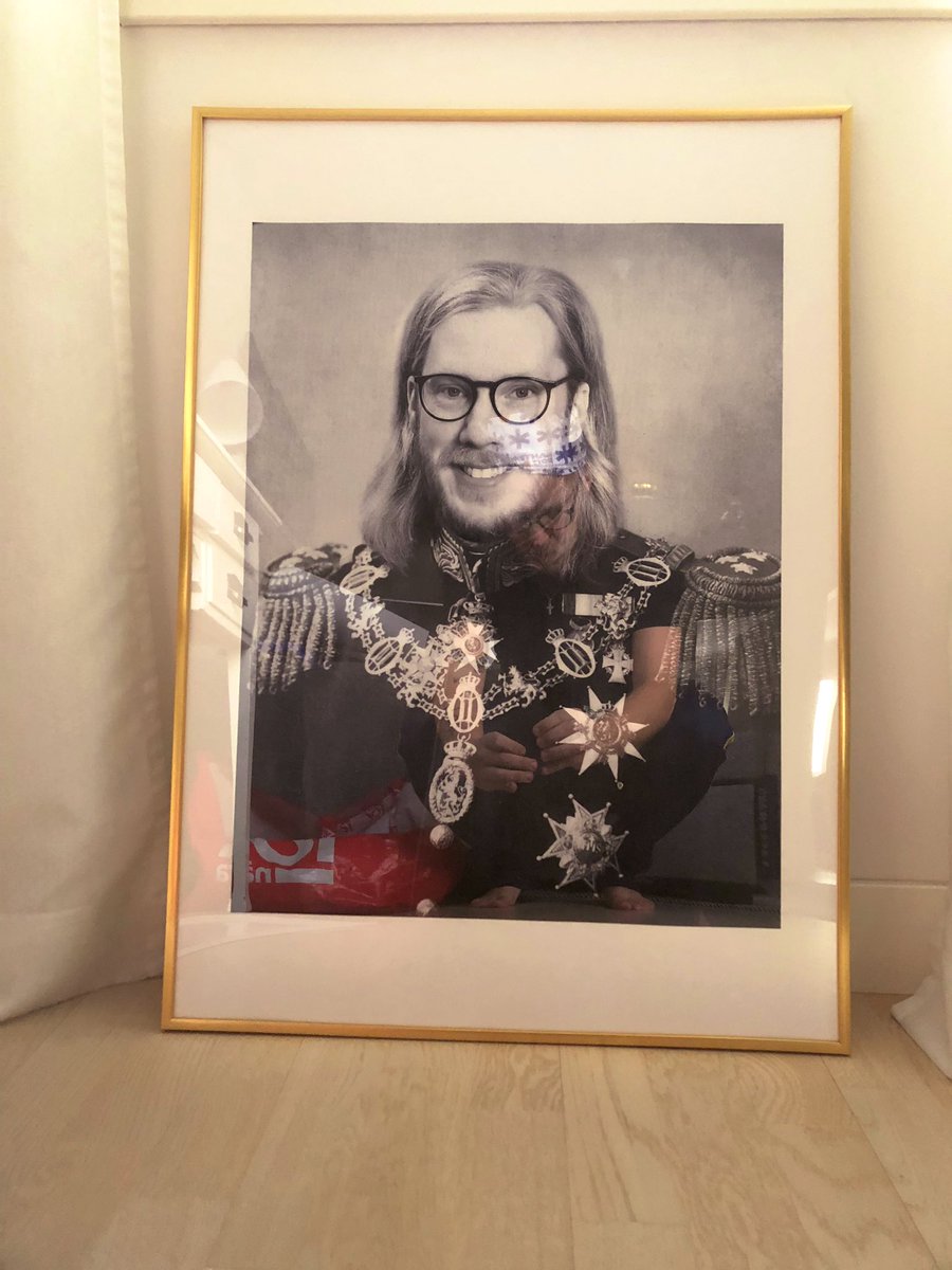 Charlie Tennis giveaway. Följ mig och RT:a tweeten. Så har du chansen att vinna en signerad tavla av mig. 50x70. God jul!
