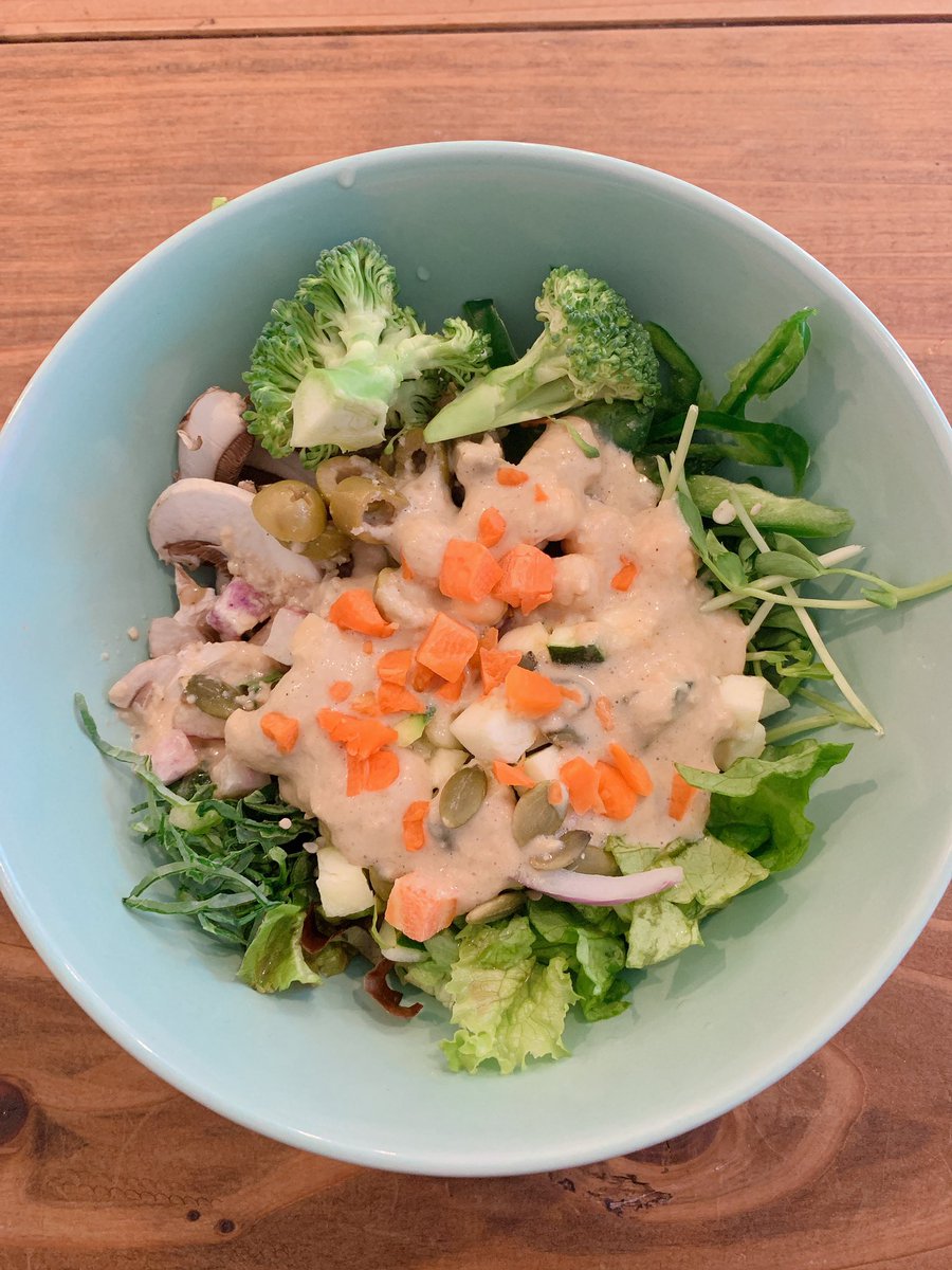 sakaiHulaHoop's tweet photo. 六本木出おしゃれにランチ🥦🥒🍄
#ドットロー
#DOTRAW
#六本木
#芋洗坂
#野菜盛りだくさん
#健康的
#意識高い系男子
#いや男子か?
#意識高い系オヤジ https://t.co/Ne2Or7t536