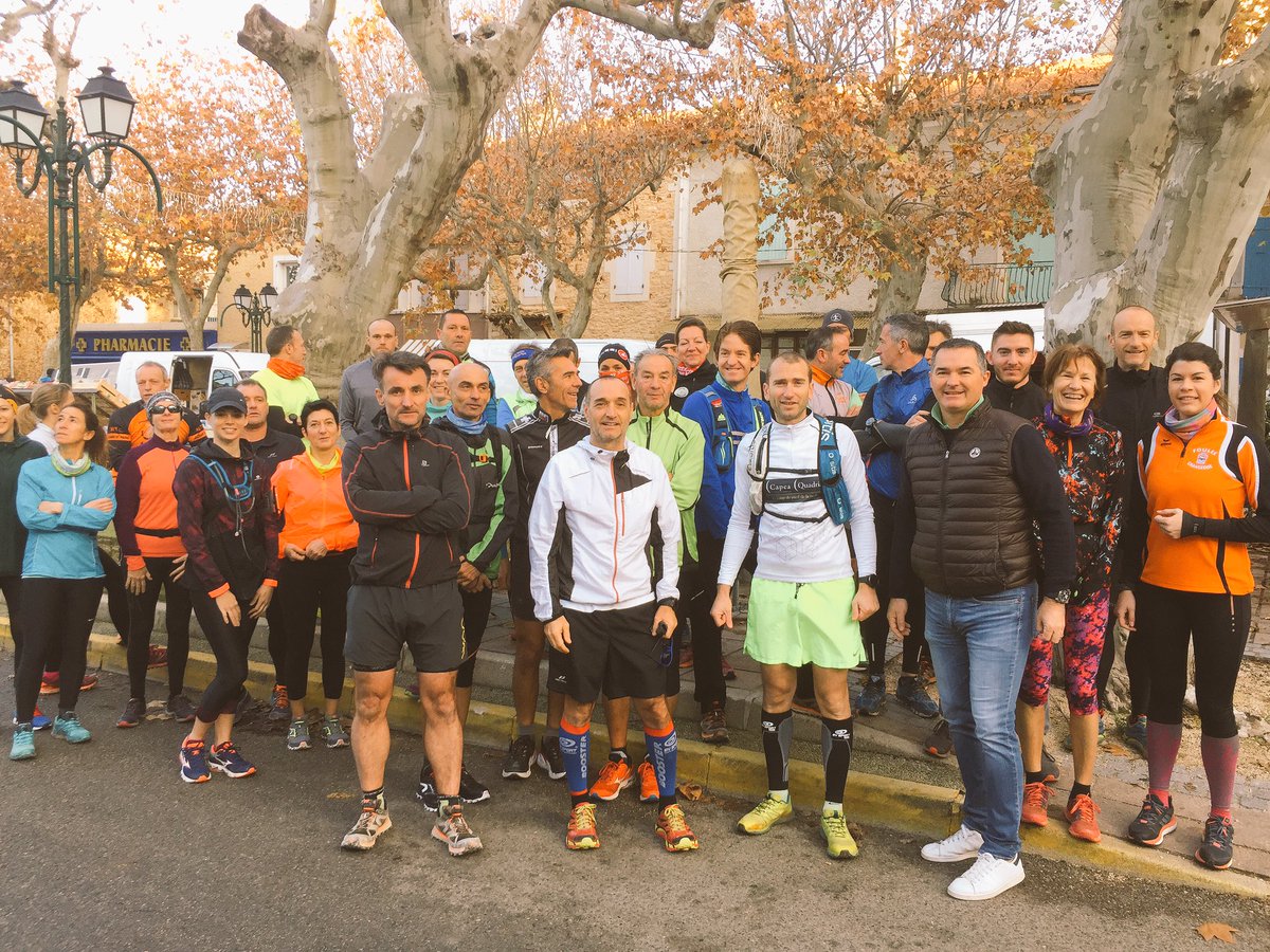 AildePiolenc's tweet photo. Départ de la reconnaissance du #TraildePiolenc 10kms et 200D+ En Grande forme avant de  commencer le Marathon des Fêtes ! @AildePiolenc #Vaucluse #Piolenc #StayFrech #Terroirs #ILoveTrAil https://t.co/pMa5fCm4HN