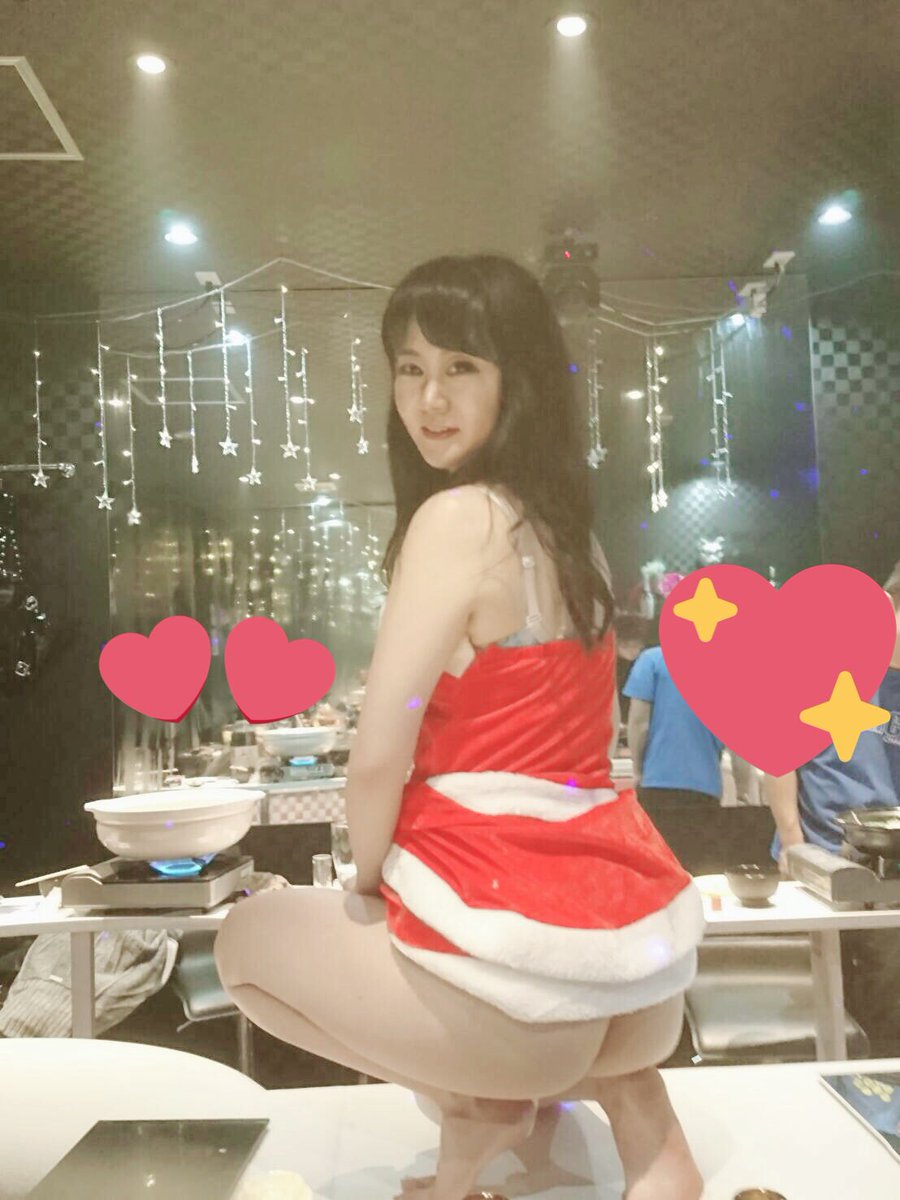 ディス娘 昨日はクリスマス ノーパンしゃぶしゃぶイベントにご来店くださり ありがとうございました ノーパンしゃぶしゃぶ というか 普通にしゃぶしゃぶ食べてるようになっちゃったけれど 満員御礼で迎えられて感謝感激です たくさんのプレゼントも