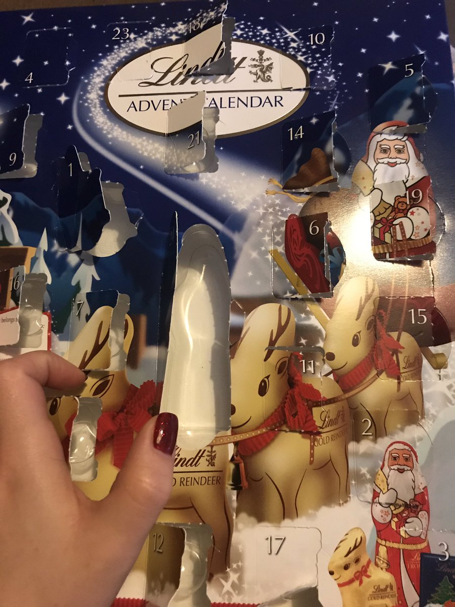 ElsXD's tweet photo. Well @LindtUK there I was looking forward to my chocolate Santa this Christmas Eve only to find that my number 24 was empty! #Wheresmychocolate #ChristmasEve https://t.co/zgTEdET8hJ