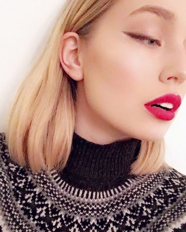 OlineZabell's tweet photo. Happy holidays 👄❄️ https://t.co/1EV5Rm9hLh https://t.co/SHxOapnA6Q