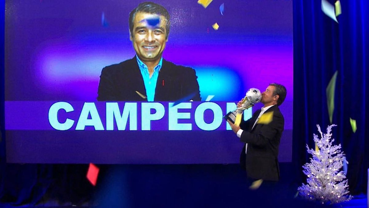 📺⚽️ #LaNocheDelGol

👑 Terminó el sufrimiento, se acabó, ya tenemos ganador, tenemos nuevo rey en el #RetoPenalero.

🏆 ¡Juan Carlos CAMPEÓN! 🎉

Con el apoyo de algunos, bajo ataque de otros, <a href="/jcpineda17/">Juan Carlos Pineda</a> celebra la Copa!