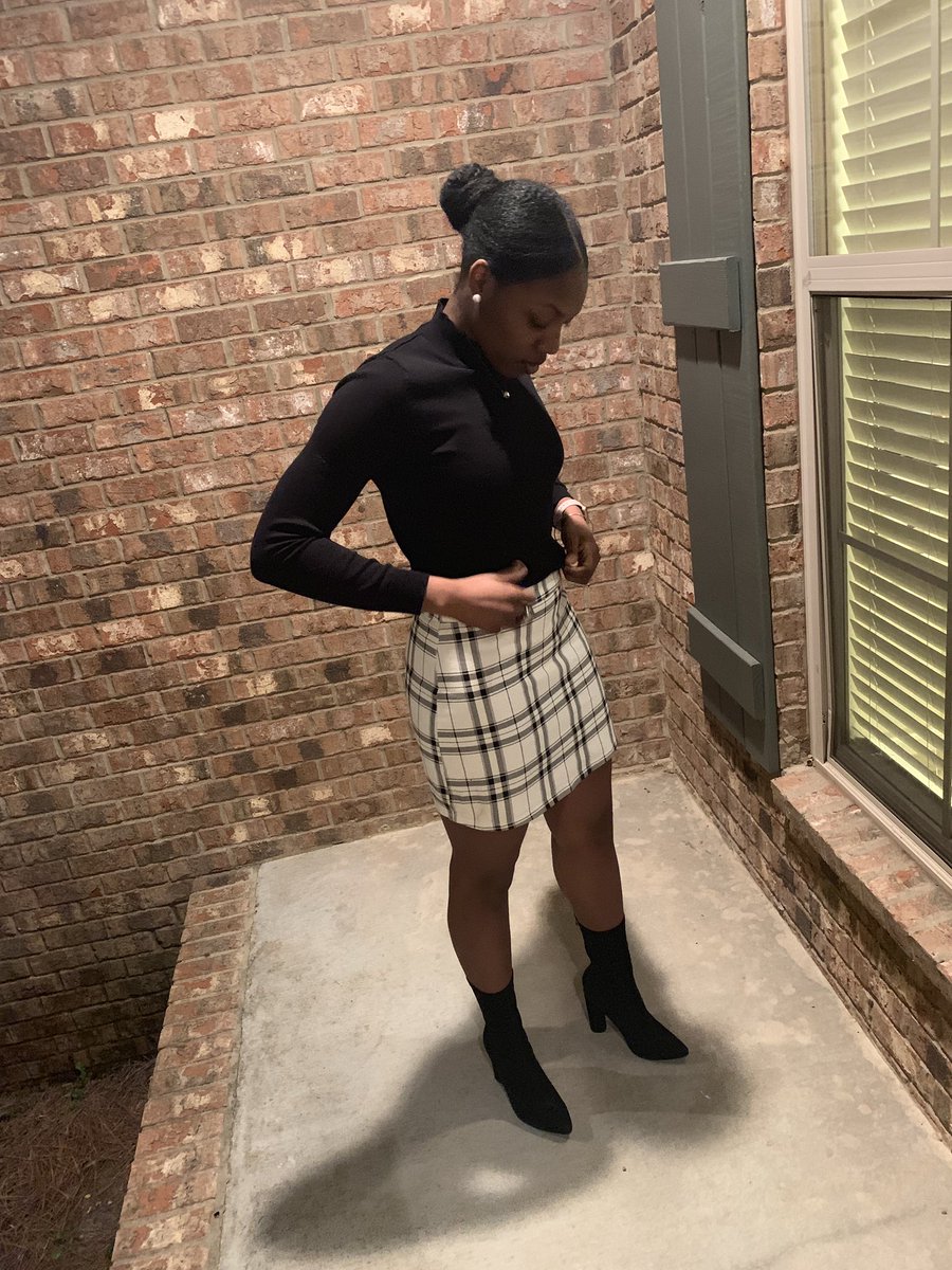 jvebrook's tweet photo. 🖤 Young Queen, Pay me in Gold 👑 https://t.co/sxHoVy1kse