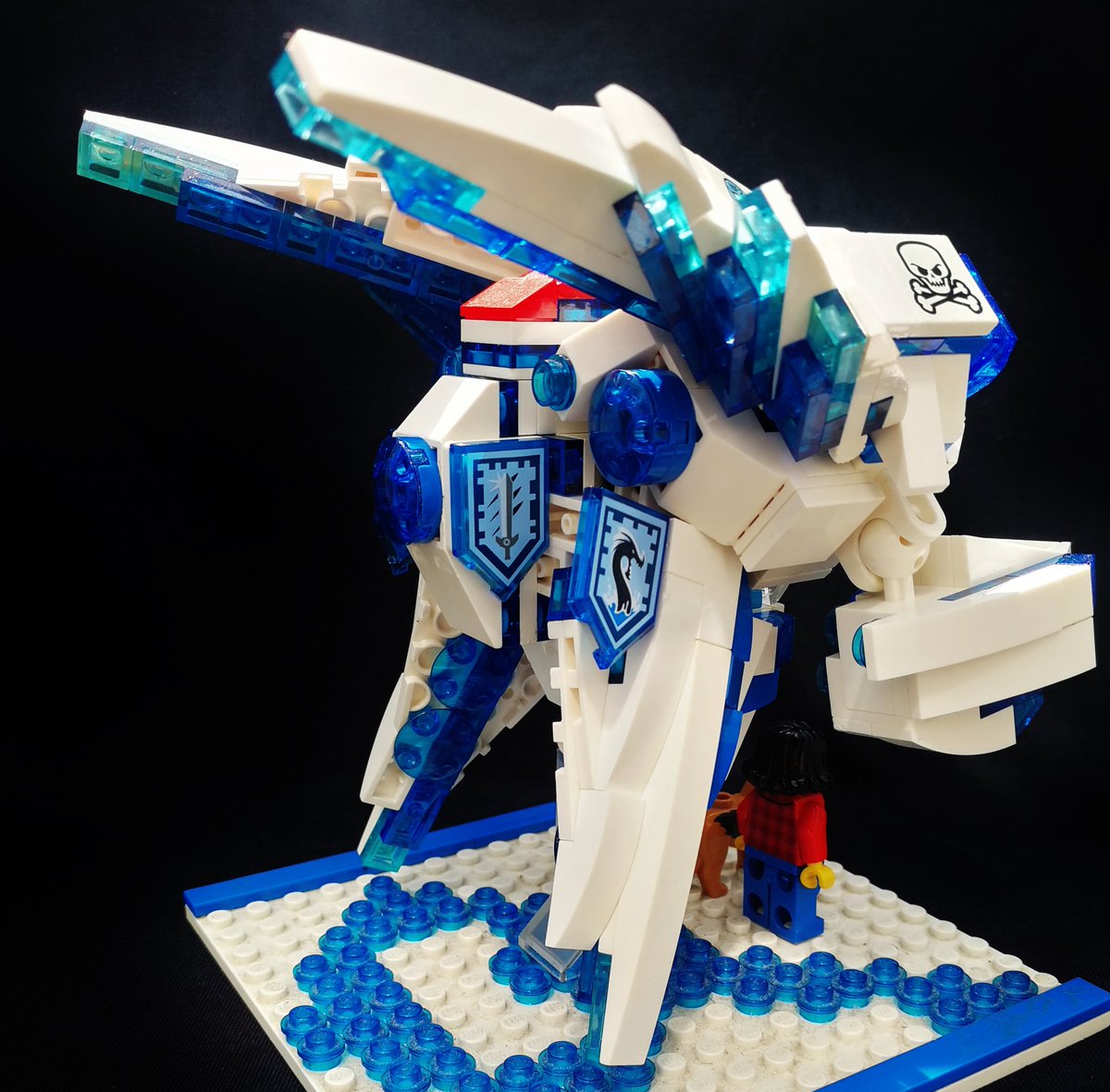 tan_yl's tweet photo. Added two more #NexoKnights tiles to the legs of my favorite MOC :)
#Lego #mecha #mech #powerarmor #exoskeleton #fighter #VTOL #MOC #Legomecha #mechaMOC #LegoMOC #MOCmaking #myowncreation #creation #Legofun #AFOL #22NF2Regiment #buildingwithLego #bricknerd #scifi https://t.co/mtv8dMGGpY