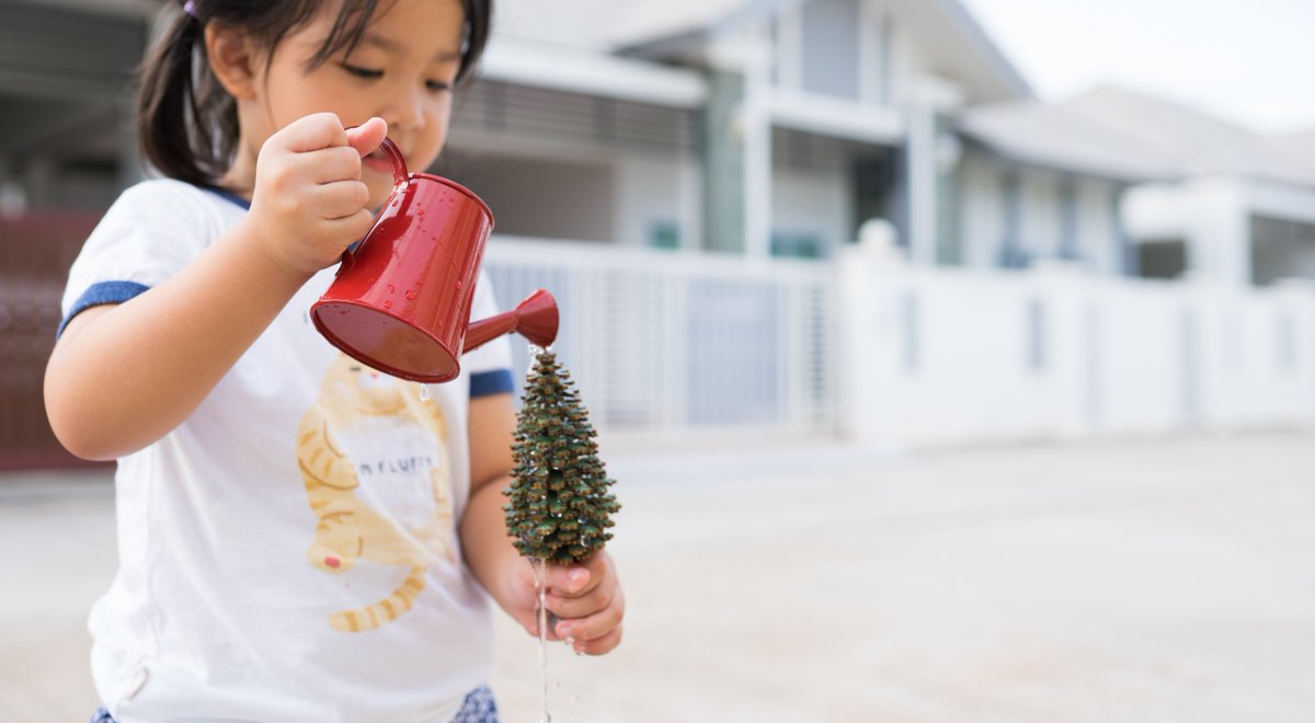 DEECA_Vic's tweet photo. All I want for Christmas is…some water savings tips! ‘Tis the season to be doing a lot of entertaining, and that can involve more water use than usual.  For tips on using water wisely this holiday season visit  https://t.co/4EQkotx6sN 
#Target155 #TYWU https://t.co/yKePGw9UvZ
