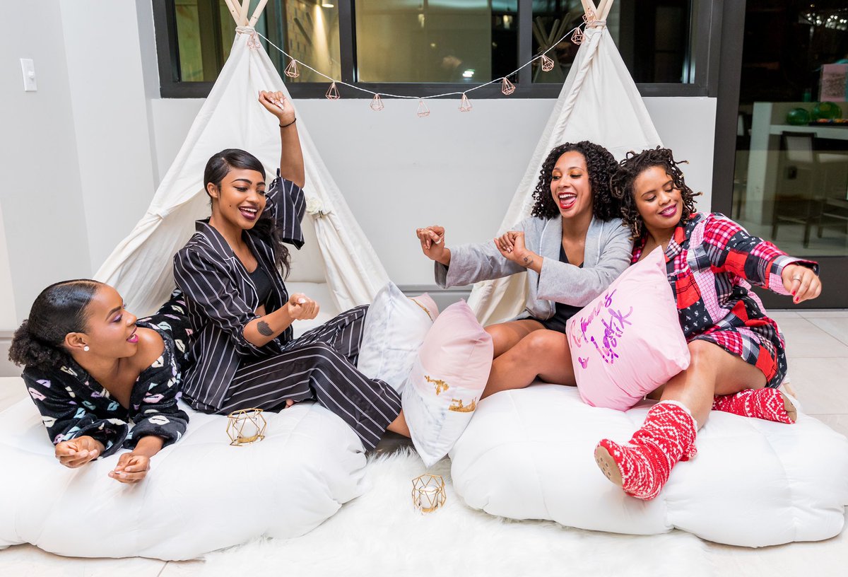hellonecole's tweet photo. Such an amazing night #pajamasandlipstick https://t.co/4GMktl6I2e