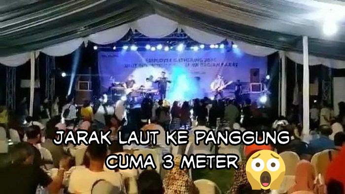 riorestu123's tweet photo. Saat Tsunami Menerjang, Panggung Seventeen Berjarak 3 Meter dari Lau
Simak beritanya di channel Bayu Aji. Link ada di bio #prayforselatsunda
#ifanseventeen #baniseventeen #beritaterkini #beritaviral #aajimmy #tsunami #tsunamianyer #tsunamibanten #seventeen #news https://t.co/DI6tBvbmQW